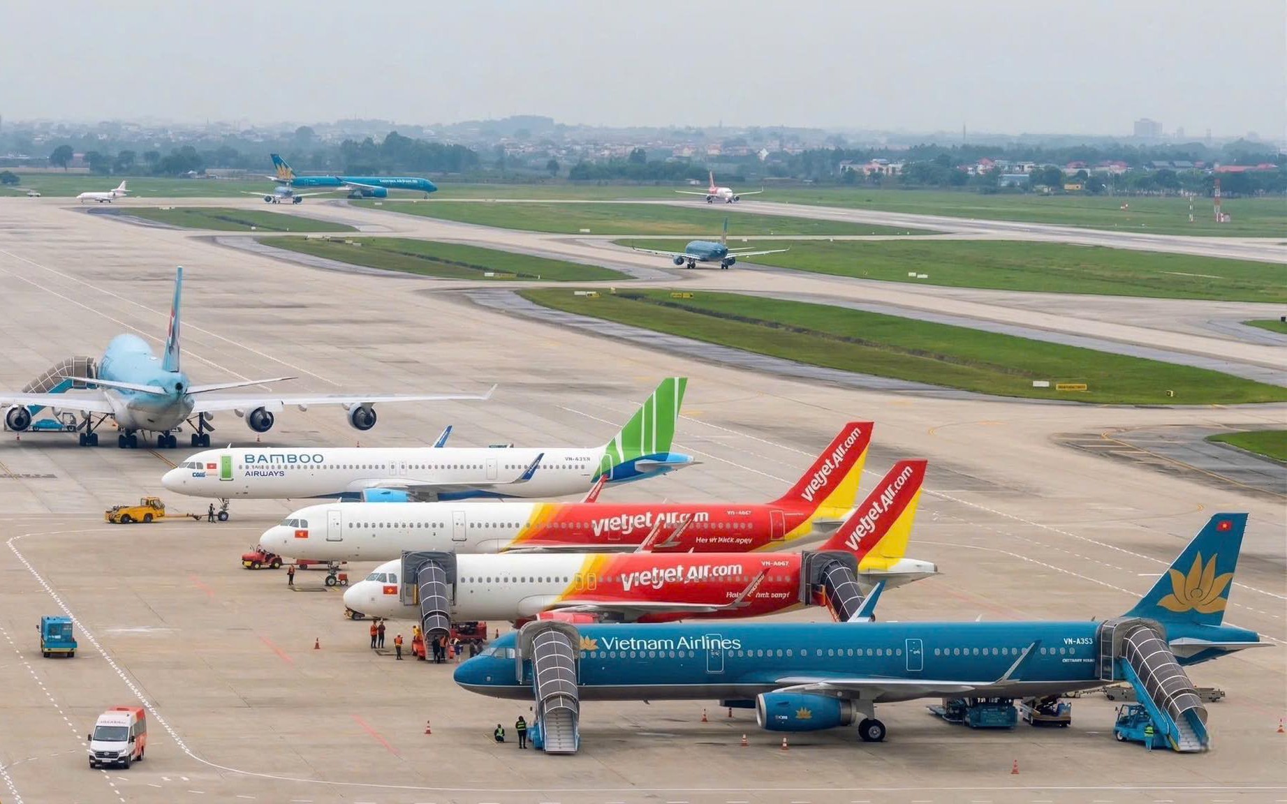 Giá vé máy bay dịp 30-4 tăng từng ngày, có chặng vượt 5 triệu đồng