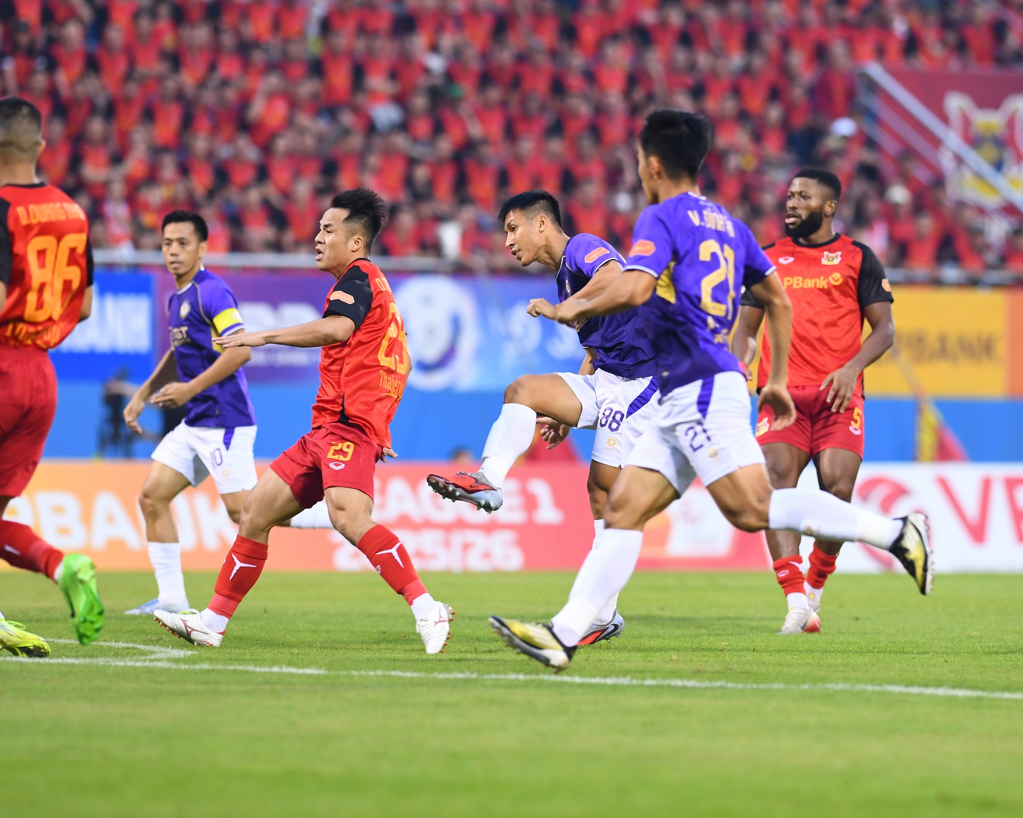 V-League 2025-2026: Kịch tính đua tốp 3 - Ảnh 1.