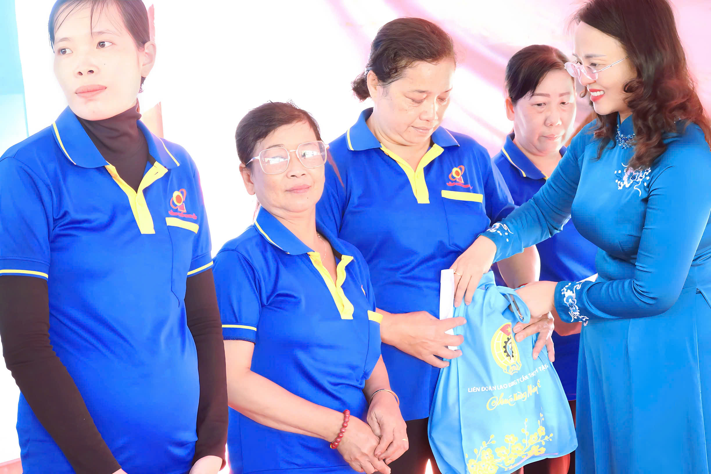 Nhiều hoạt động chăm lo trong Tháng Công nhân tại Cần Thơ - Ảnh 3.