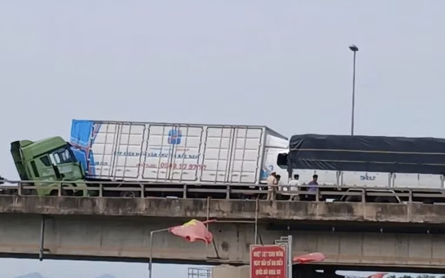 Tai nạn liên hoàn 4 ô tô trên Quốc lộ 1 qua Gia Lai, giao thông tê liệt nhiều giờ