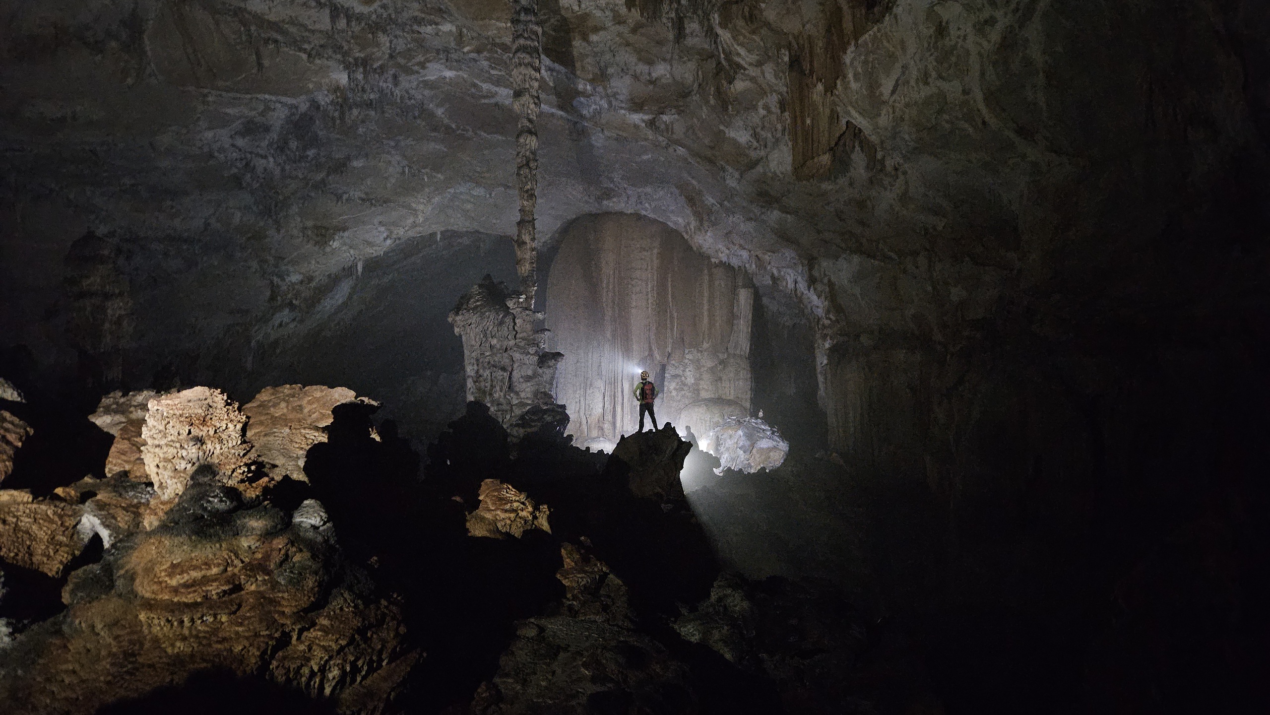 Lộ diện th&ecirc;m 26 hang động mới dưới l&ograve;ng đất ở Phong Nha - Kẻ B&agrave;ng - Ảnh 17.