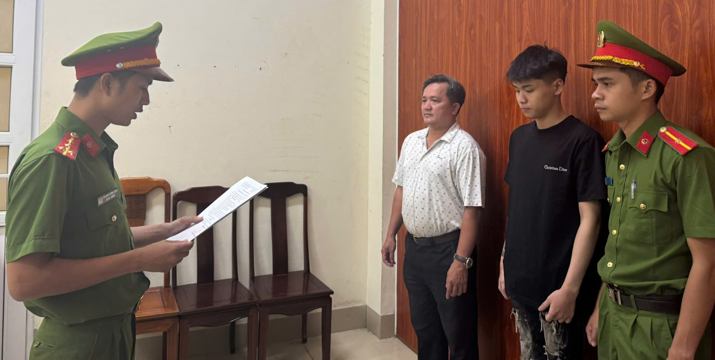 Nam thanh ni&ecirc;n T&ocirc;ng chốt C&ocirc;ng an v&agrave; kết quả test chất cấm tại Huế - Ảnh 1.