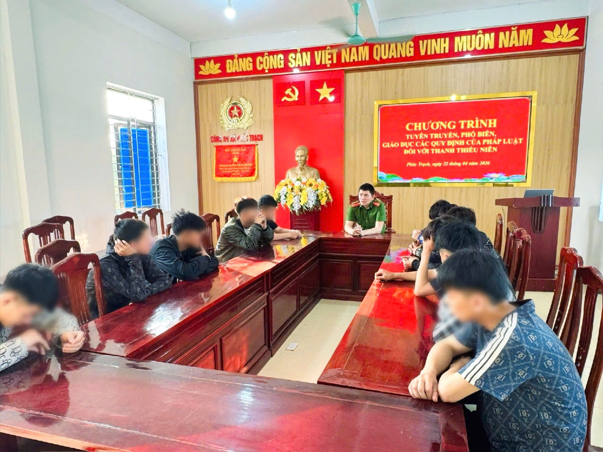 Hai nh&oacute;m thanh thiếu ni&ecirc;n li&ecirc;n tỉnh lập nh&oacute;m k&iacute;n tr&ecirc;n Facebook để hẹn nhau giải quyết m&acirc;u thuẫn - Ảnh 2.