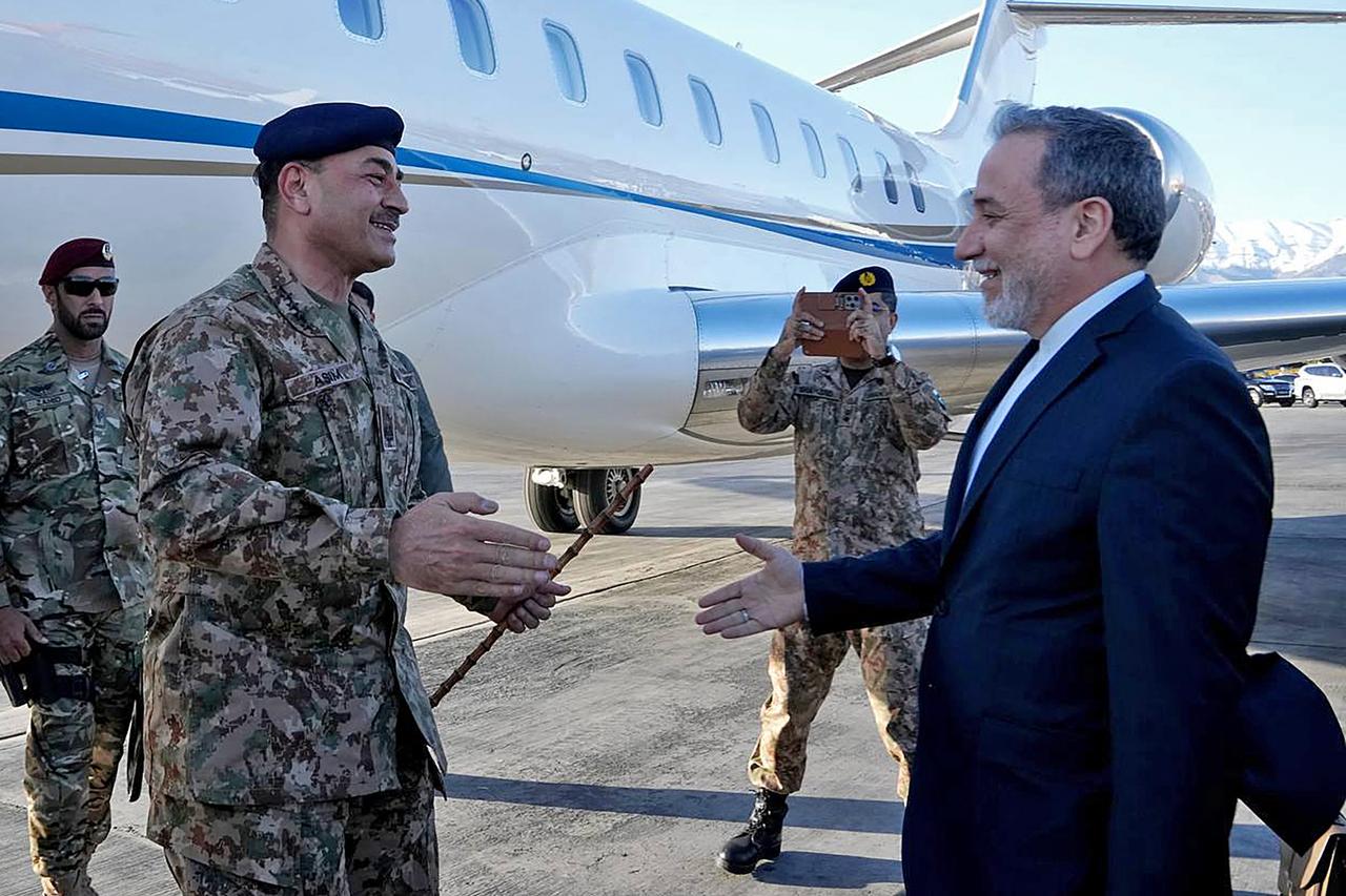 Chiến sự Trung Đông 24-4: Iran liên lạc với Islamabad, Israel "chờ đèn xanh" để tái tấn công Iran - Ảnh 1.