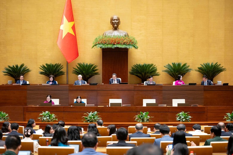 Quốc hội "chốt" mục tiêu đưa Việt Nam vào nhóm 30 nền kinh tế hàng đầu thế giới - Ảnh 1.