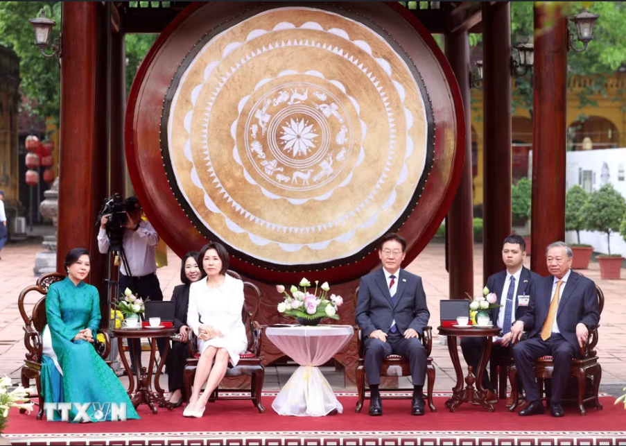 Tổng B&iacute; thư, Chủ tịch nước T&ocirc; L&acirc;m v&agrave; Phu nh&acirc;n chủ tr&igrave; chương tr&igrave;nh đặc biệt tại Ho&agrave;ng Th&agrave;nh Thăng Long - Ảnh 13.