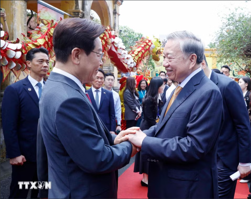 Tổng B&iacute; thư, Chủ tịch nước T&ocirc; L&acirc;m v&agrave; Phu nh&acirc;n chủ tr&igrave; chương tr&igrave;nh đặc biệt tại Ho&agrave;ng Th&agrave;nh Thăng Long - Ảnh 17.
