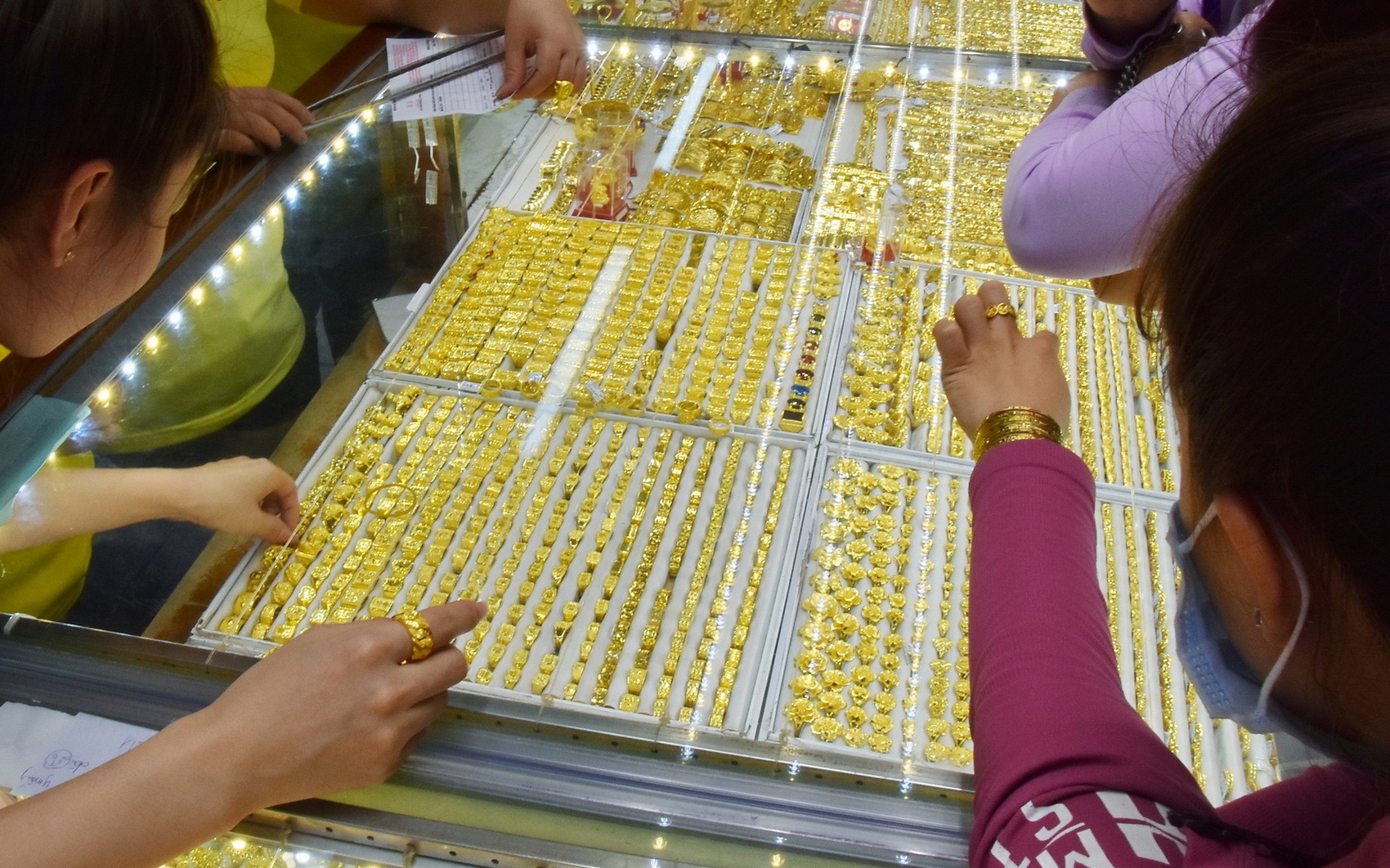 Giá vàng hôm nay, 25-4: Bật tăng trở lại