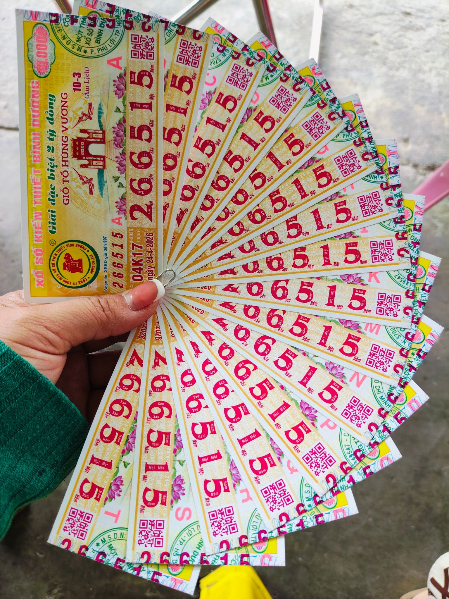 Chiều 24-4, nhiều người ở TPHCM v&agrave; Vĩnh Long tr&uacute;ng xổ số miền Nam - Ảnh 6.