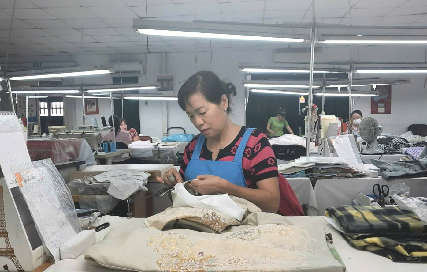 Tăng lương hưu: Chưa vơi nỗi lo cơm áo! - Ảnh 1.