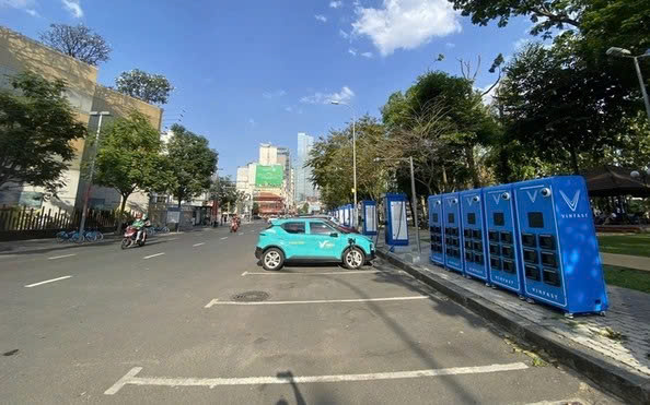 V-Green và Mediamart triển khai 1.000 tủ đổi pin xe máy điện
