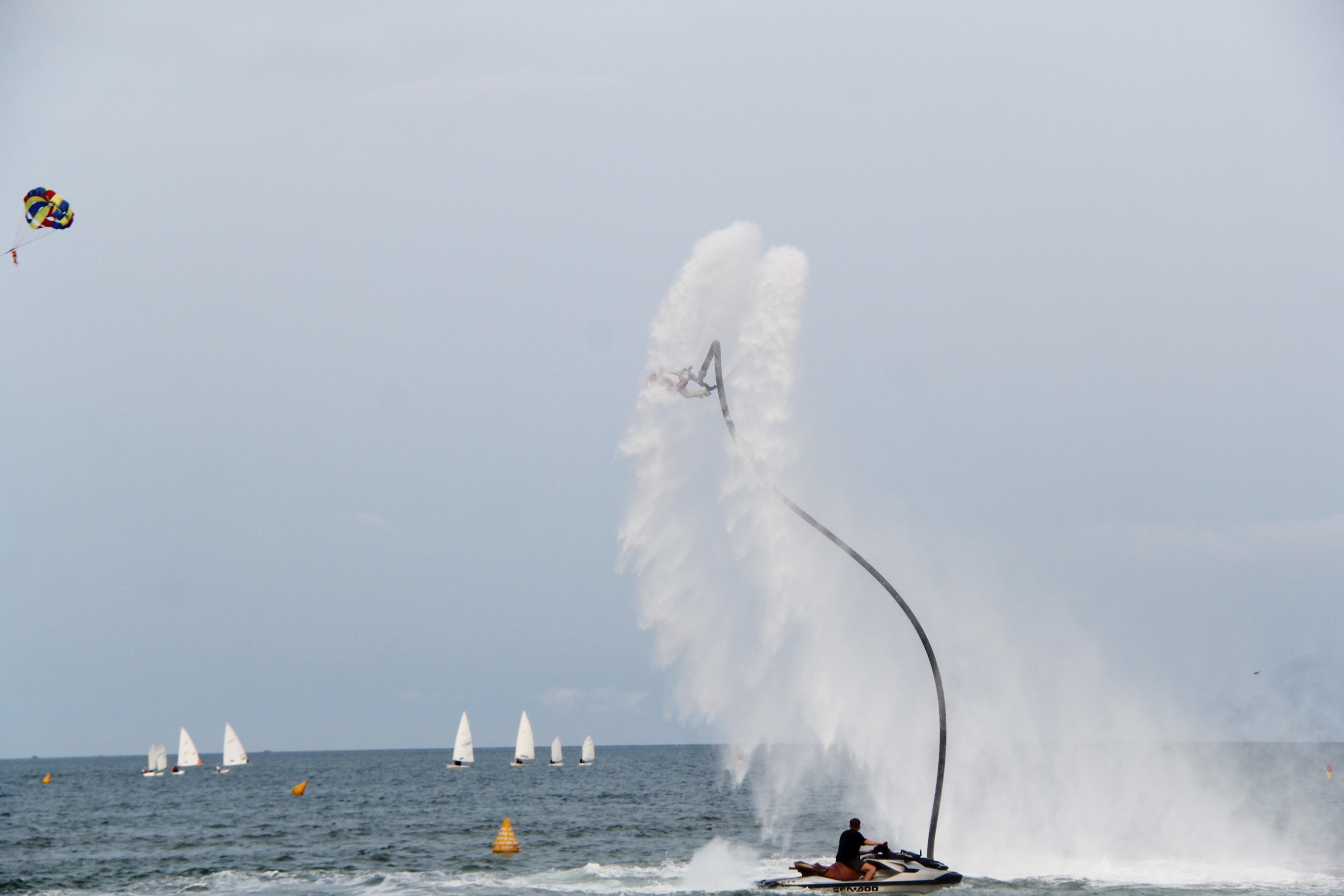 Mùa du lịch biển Đà Nẵng 2026: Mãn nhãn phần trình diễn của VĐV flyboard hàng đầu thế giới - Ảnh 5.