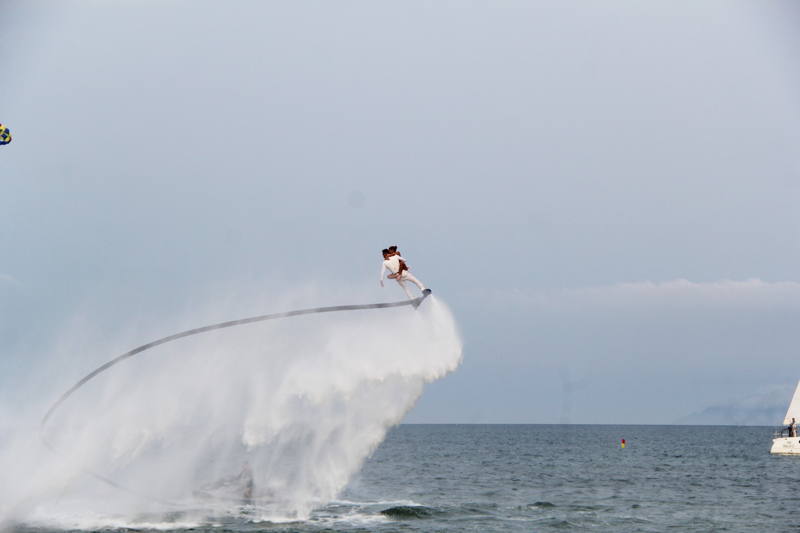Mùa du lịch biển Đà Nẵng 2026: Mãn nhãn phần trình diễn của VĐV flyboard hàng đầu thế giới - Ảnh 6.