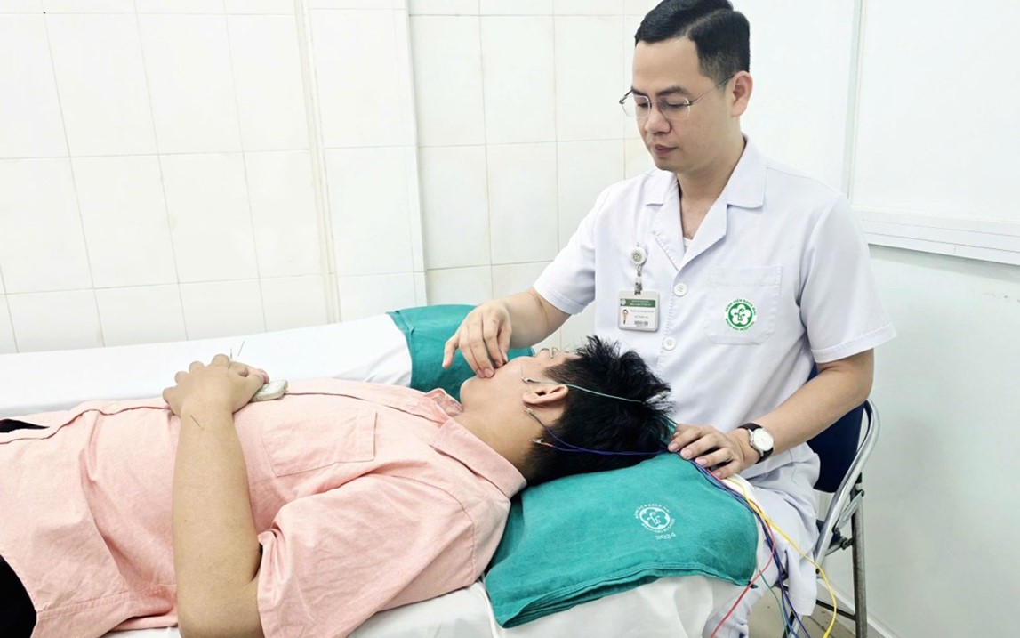 Nam sinh liệt mặt vì một thói quen nhiều người mắc