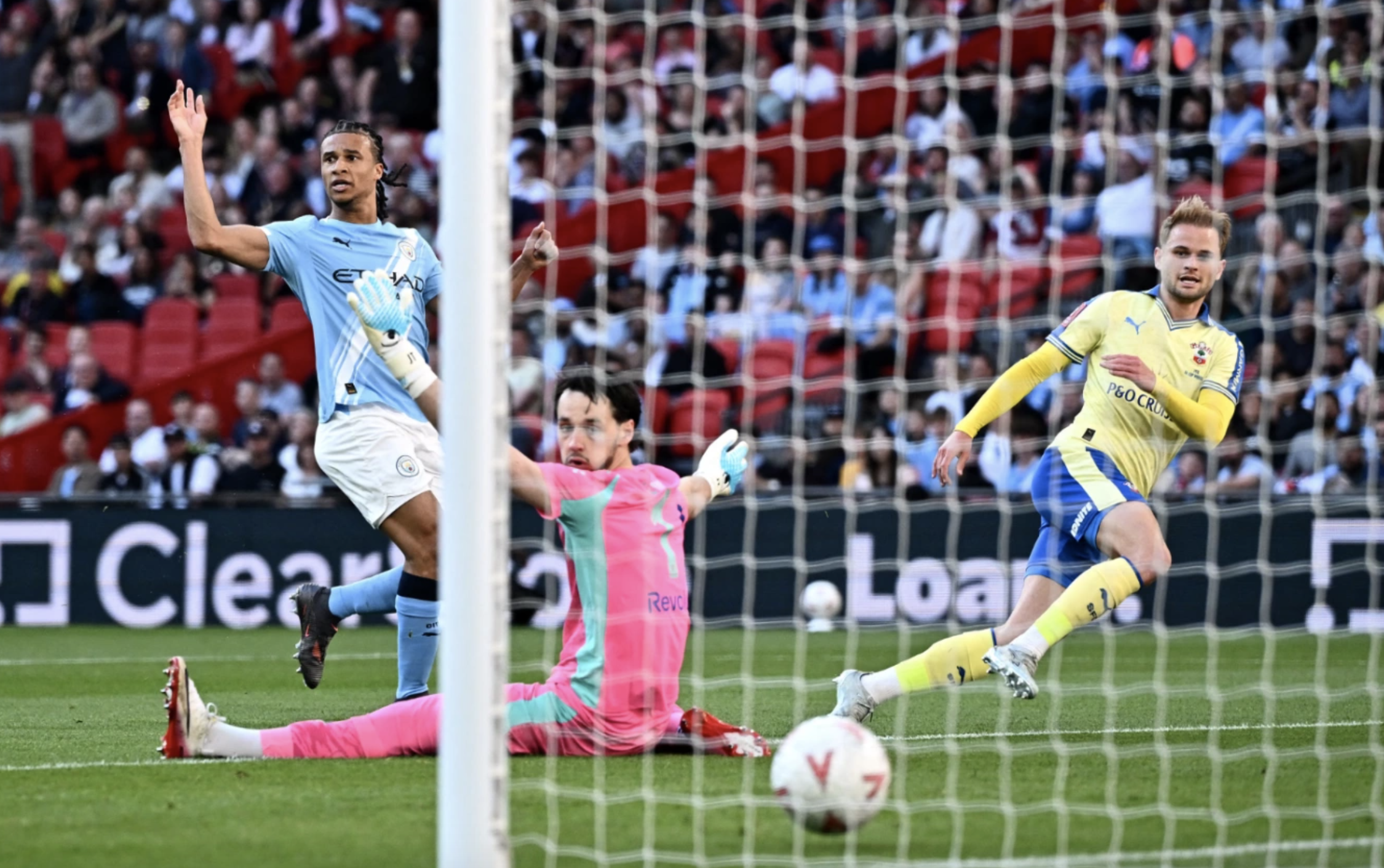 Man City ngược dòng kịch tính, vào chung kết FA Cup lần thứ tư liên tiếp - Ảnh 1.