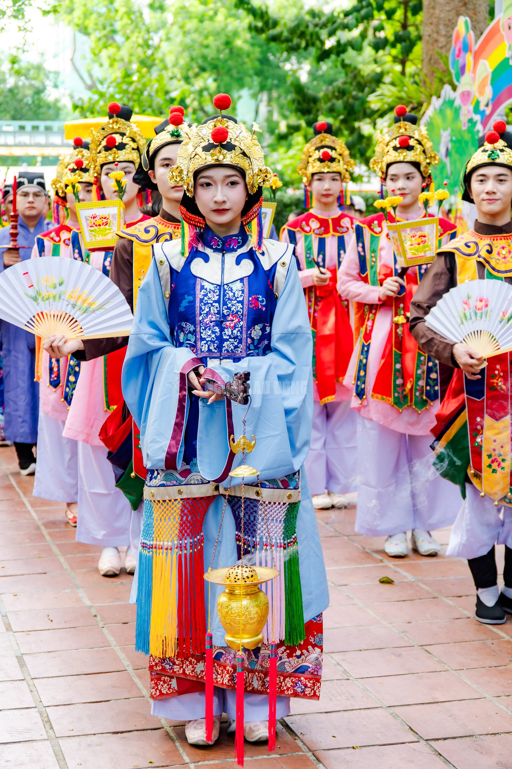 VIDEO: H&agrave;ng trăm người trẻ c&ugrave;ng mặc cổ phục Việt Nam diễu h&agrave;nh tại Thảo Cầm Vi&ecirc;n - Ảnh 18.