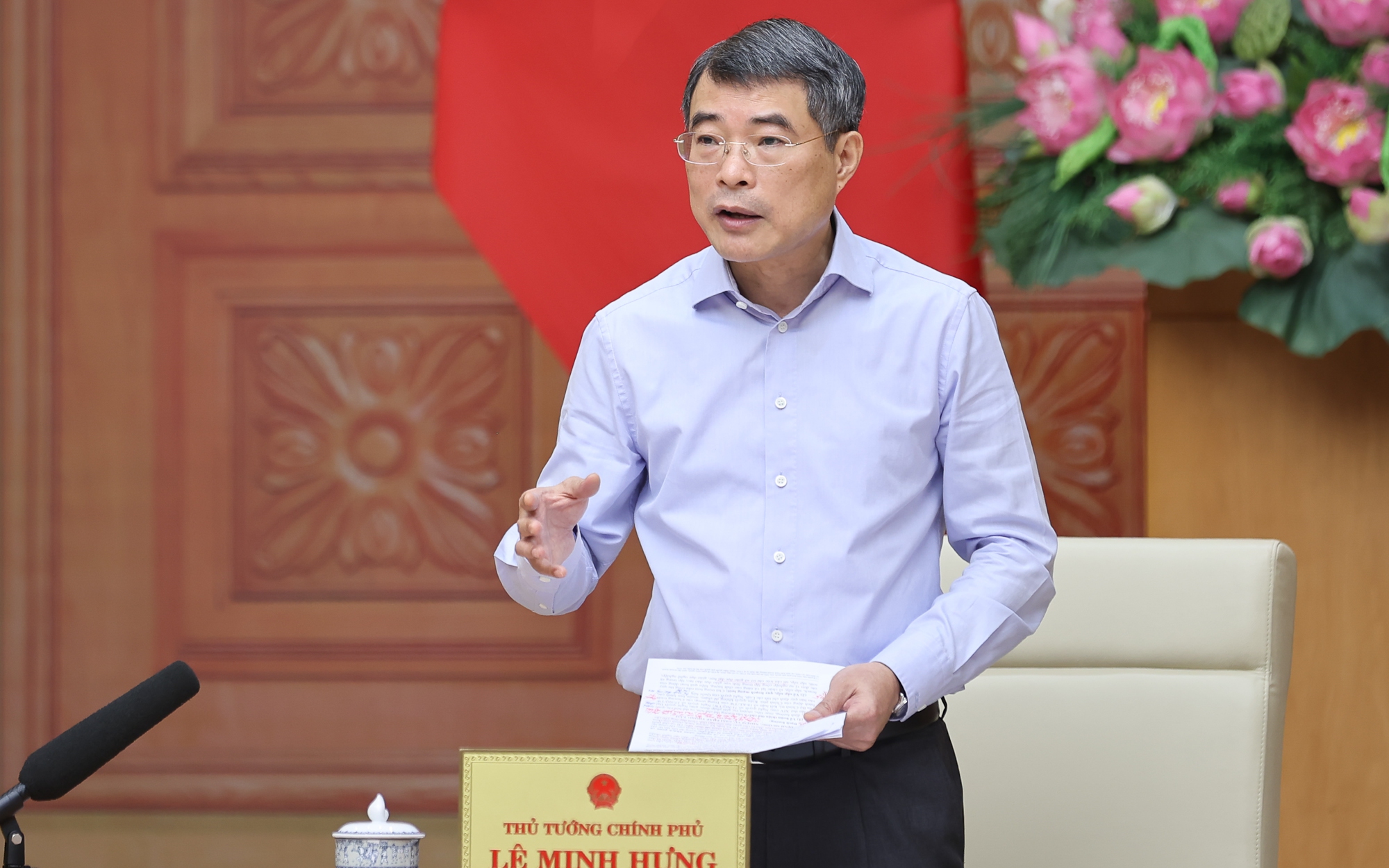 Bảo đảm sách giáo khoa dùng chung toàn quốc