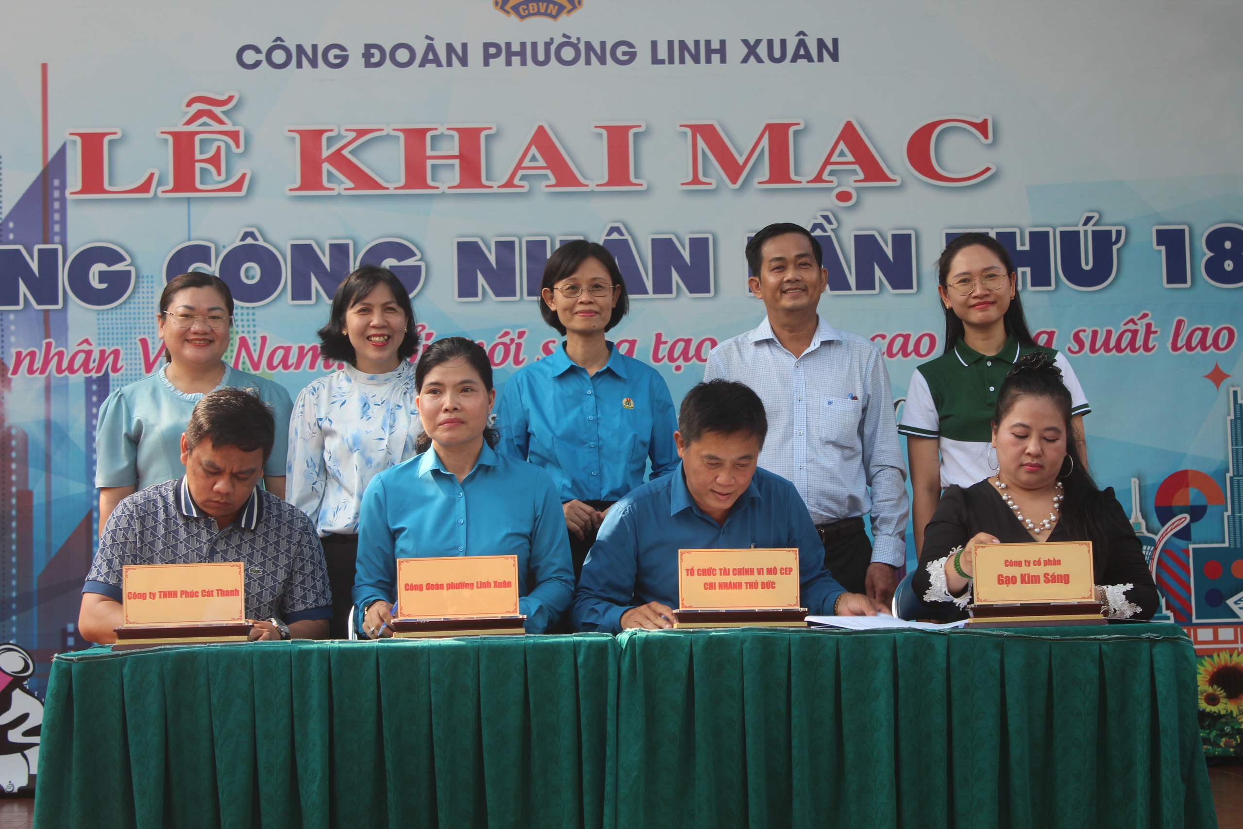 Tháng Công nhân: Người lao động hạnh phúc khi được chăm lo, tặng bếp ấm - Ảnh 2.
