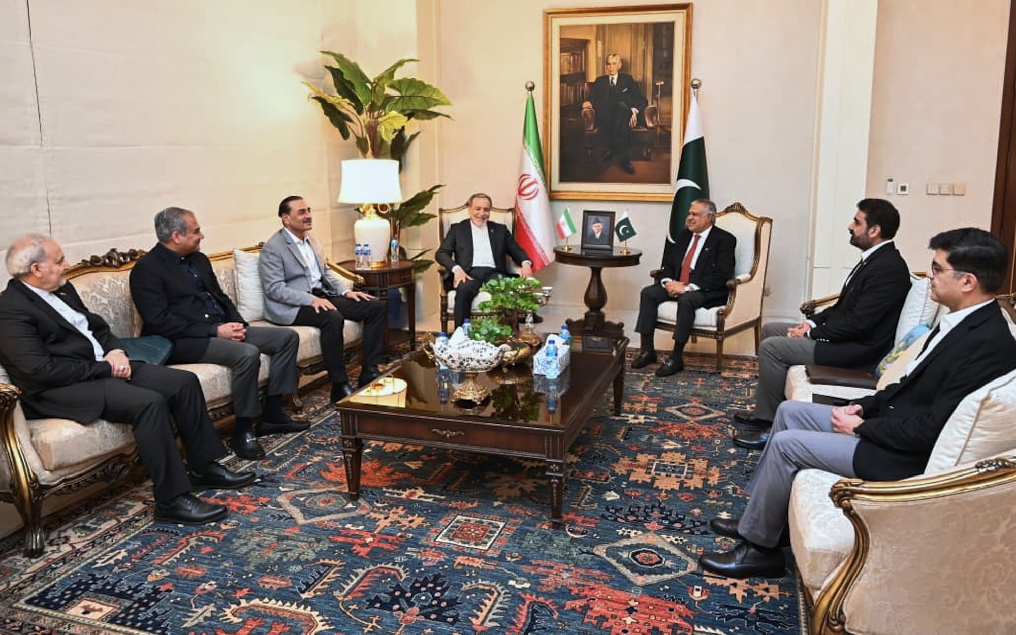 Mỹ gây áp lực kinh tế lên Iran