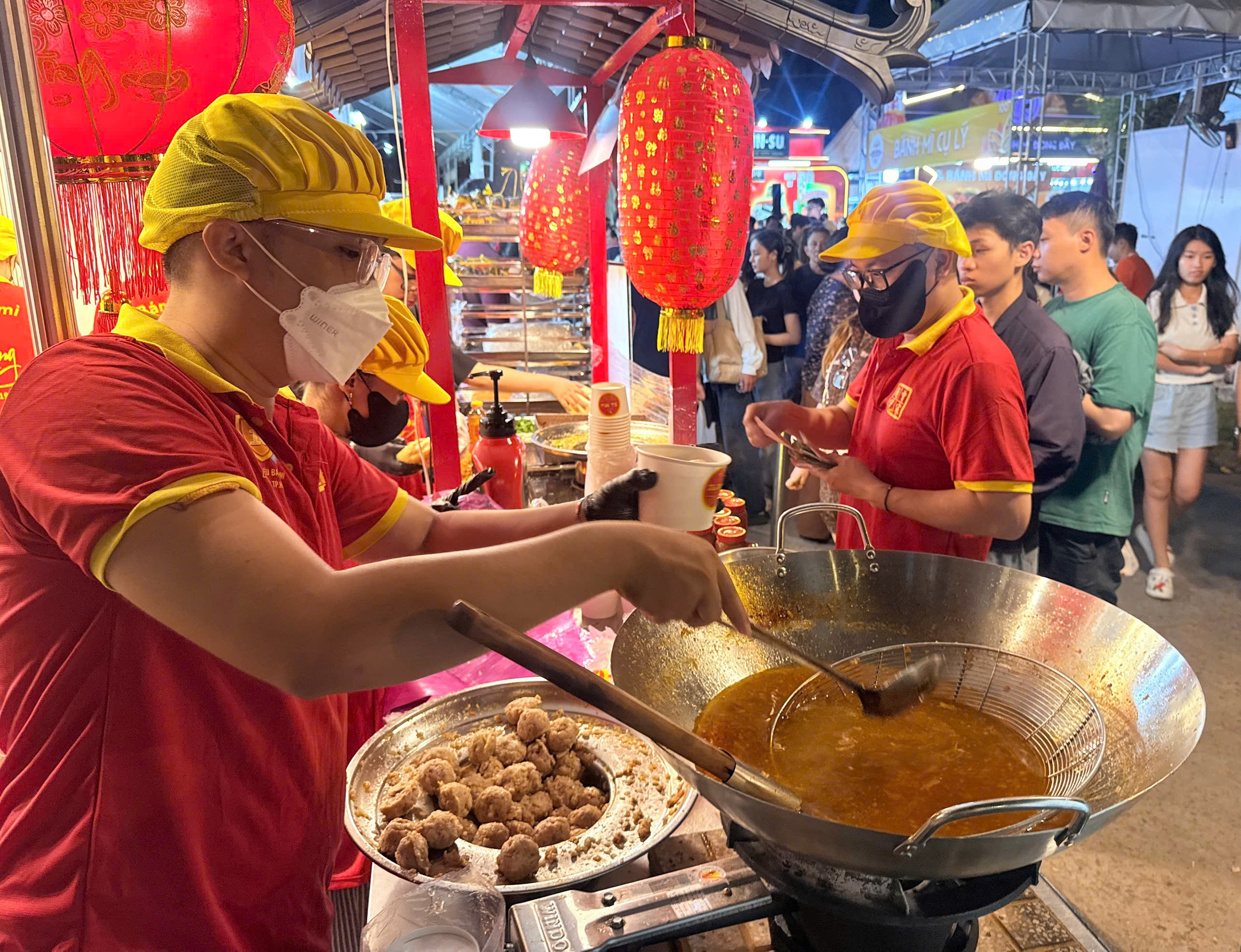 Khách nước ngòai hào hứng với lễ hội bánh mì 2026 tại TPHCM - Ảnh 5.