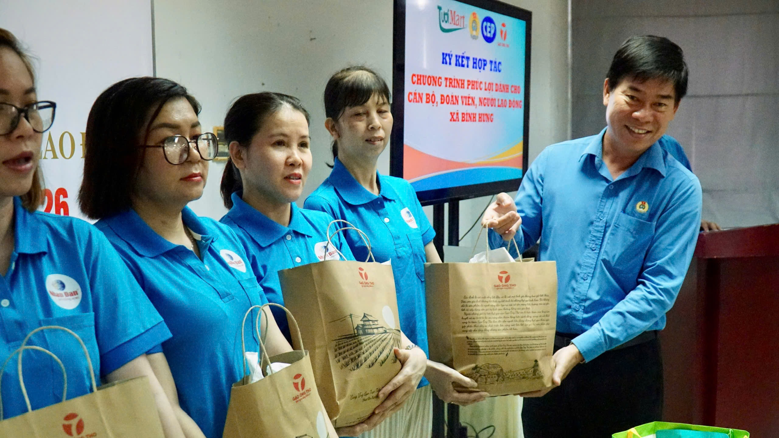 Tháng Công nhân: Người lao động hạnh phúc khi được chăm lo, tặng bếp ấm - Ảnh 7.