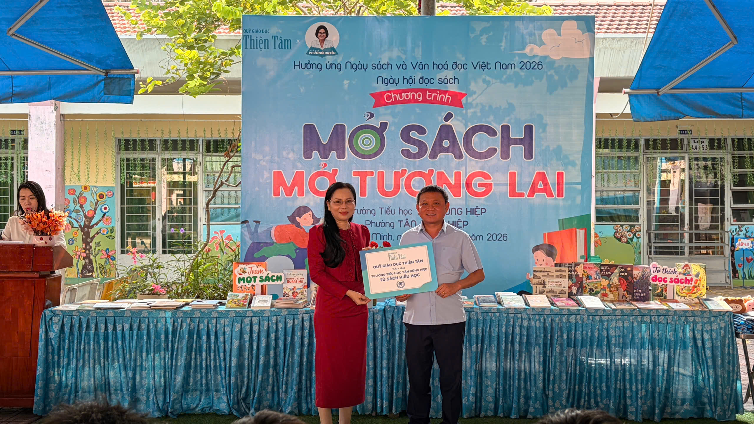 "Mở sách - Mở tương lai" đến học sinh tiểu học TPHCM - Ảnh 1.