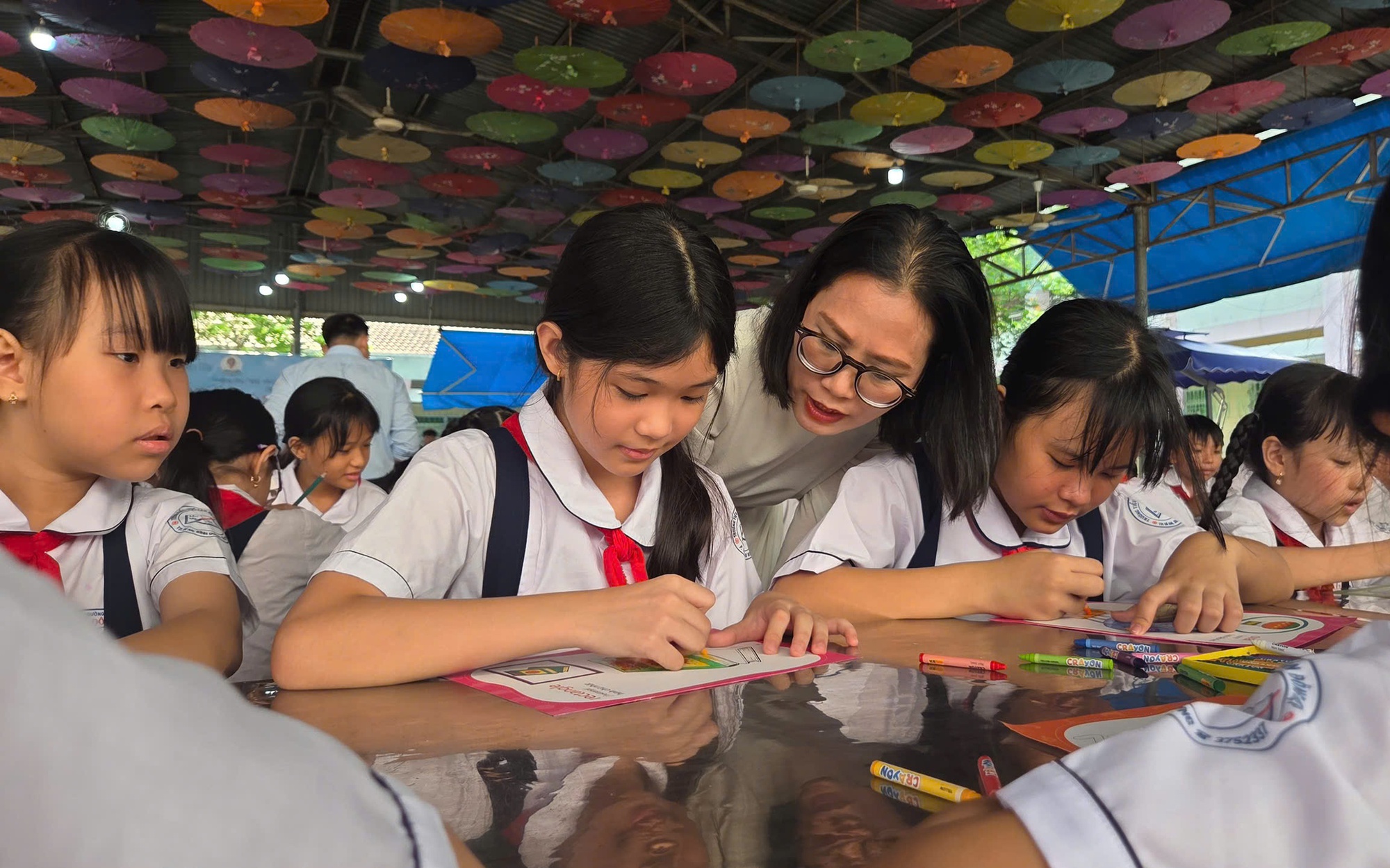 "Mở sách - Mở tương lai" đến học sinh tiểu học TPHCM