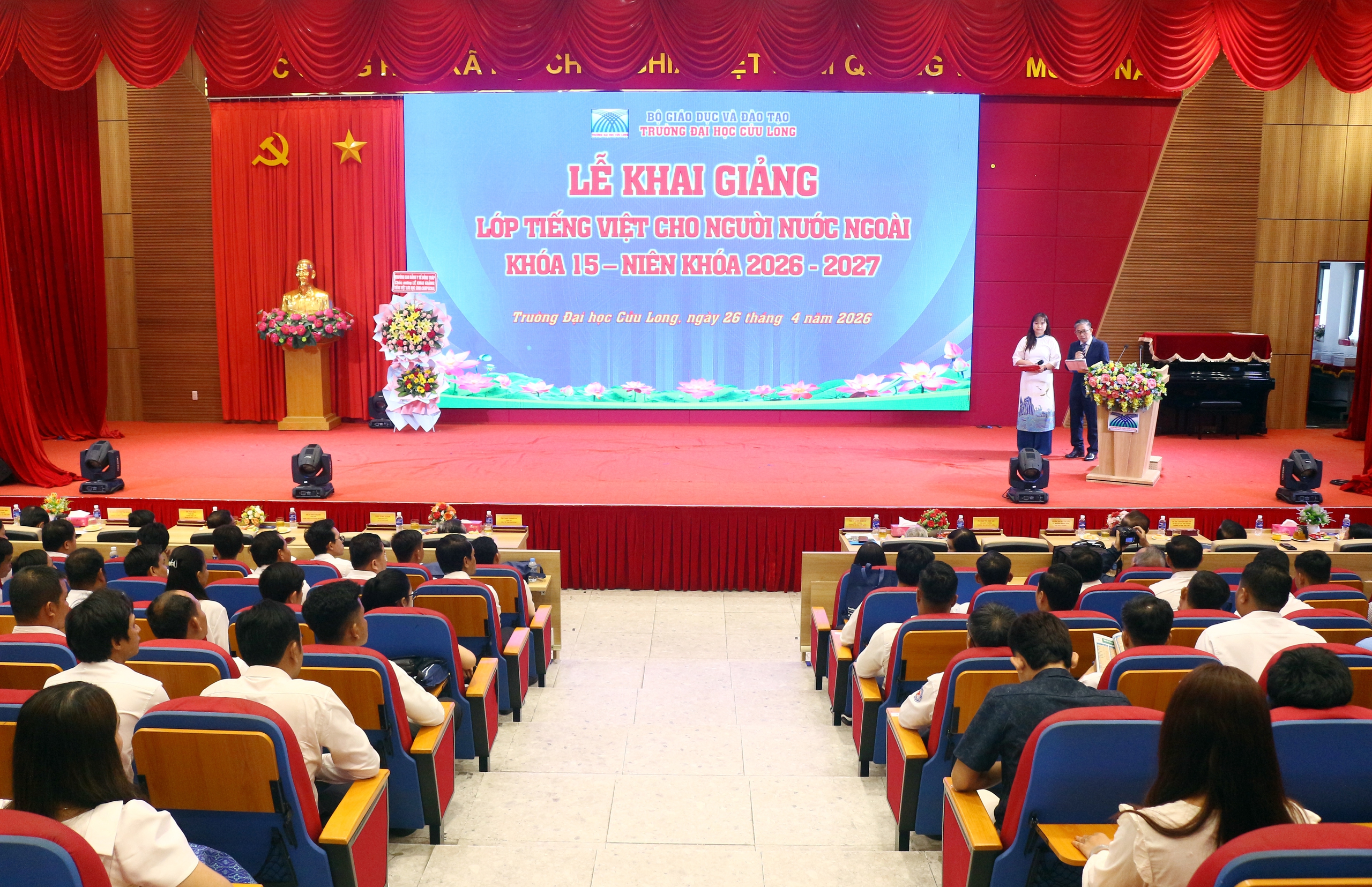 Trường Đại học Cửu Long khai giảng lớp đào tạo Tiếng Việt cho người nước ngoài - Ảnh 1.