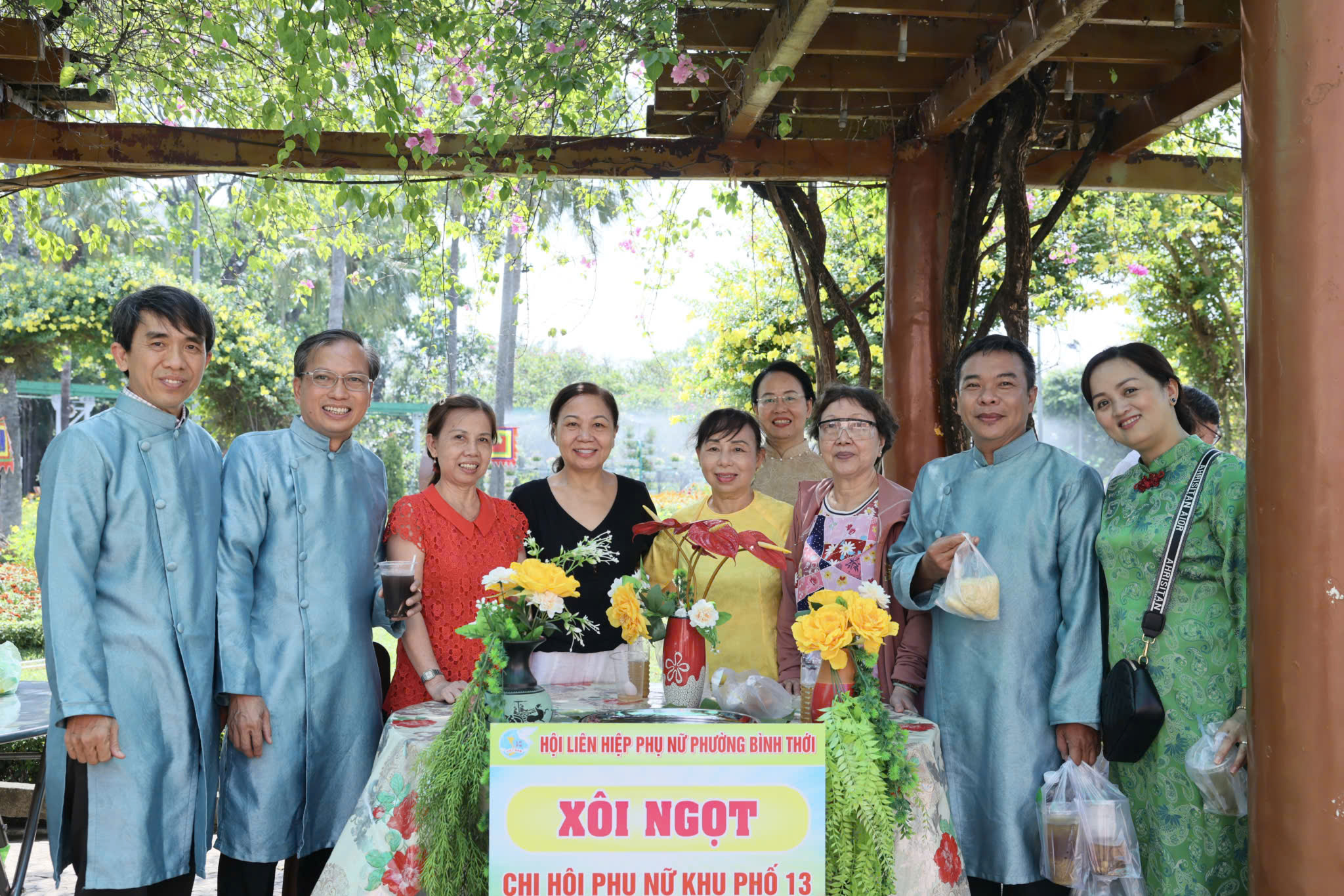 Ch&ugrave;m ảnh: Thắt chặt t&igrave;nh đo&agrave;n kết trong ng&agrave;y Giỗ Tổ H&ugrave;ng Vương tại phường B&igrave;nh Thới, TPHCM - Ảnh 14.
