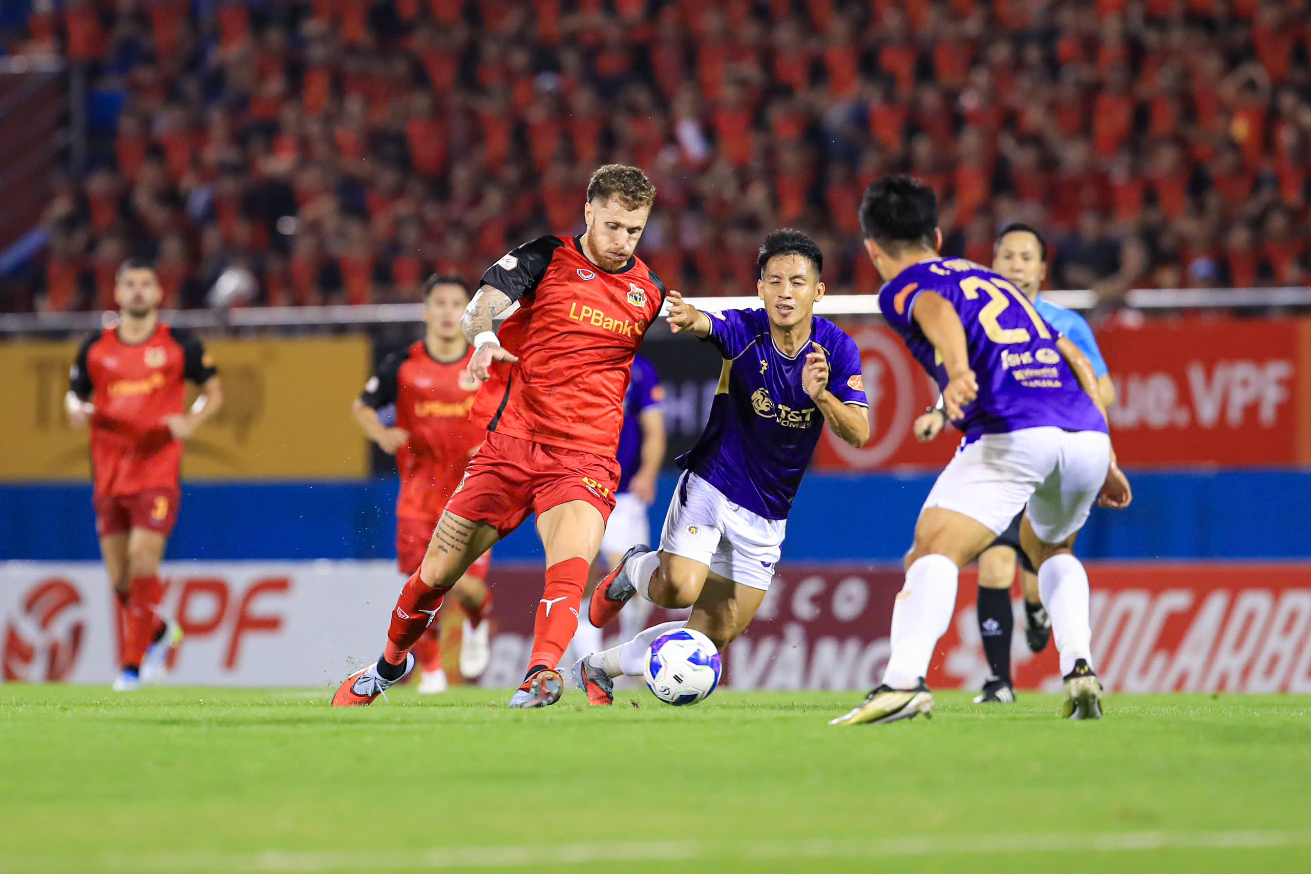 Ninh B&igrave;nh FC hụt hơi đua về đ&iacute;ch V-League - Ảnh 1.