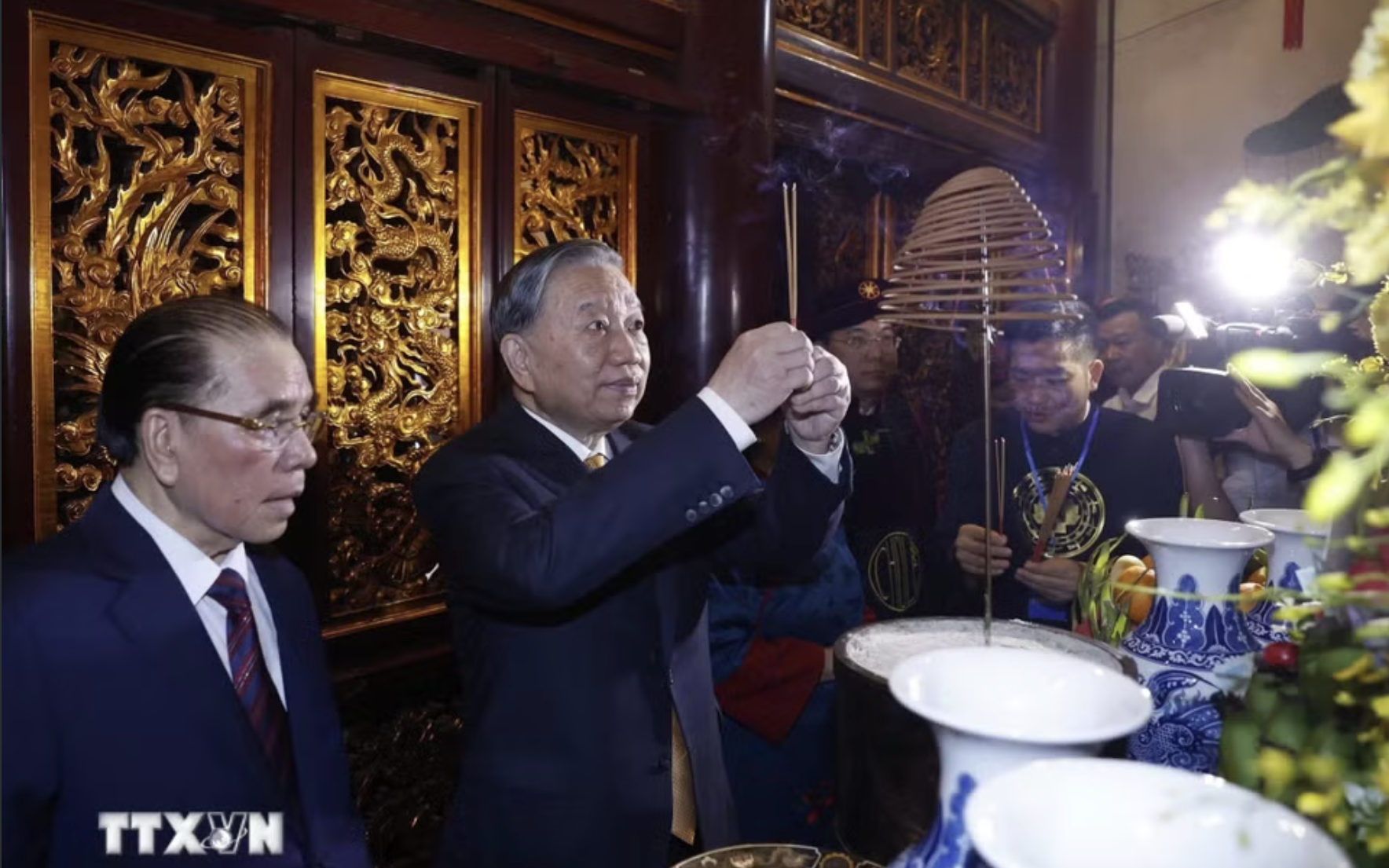 Tổng Bí thư, Chủ tịch nước Tô Lâm dâng hương tưởng niệm các vua Hùng