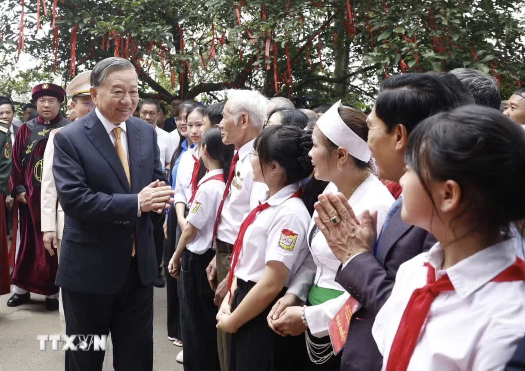 Tổng Bí thư, Chủ tịch nước Tô Lâm dâng hương tưởng niệm các vua Hùng - Ảnh 10.