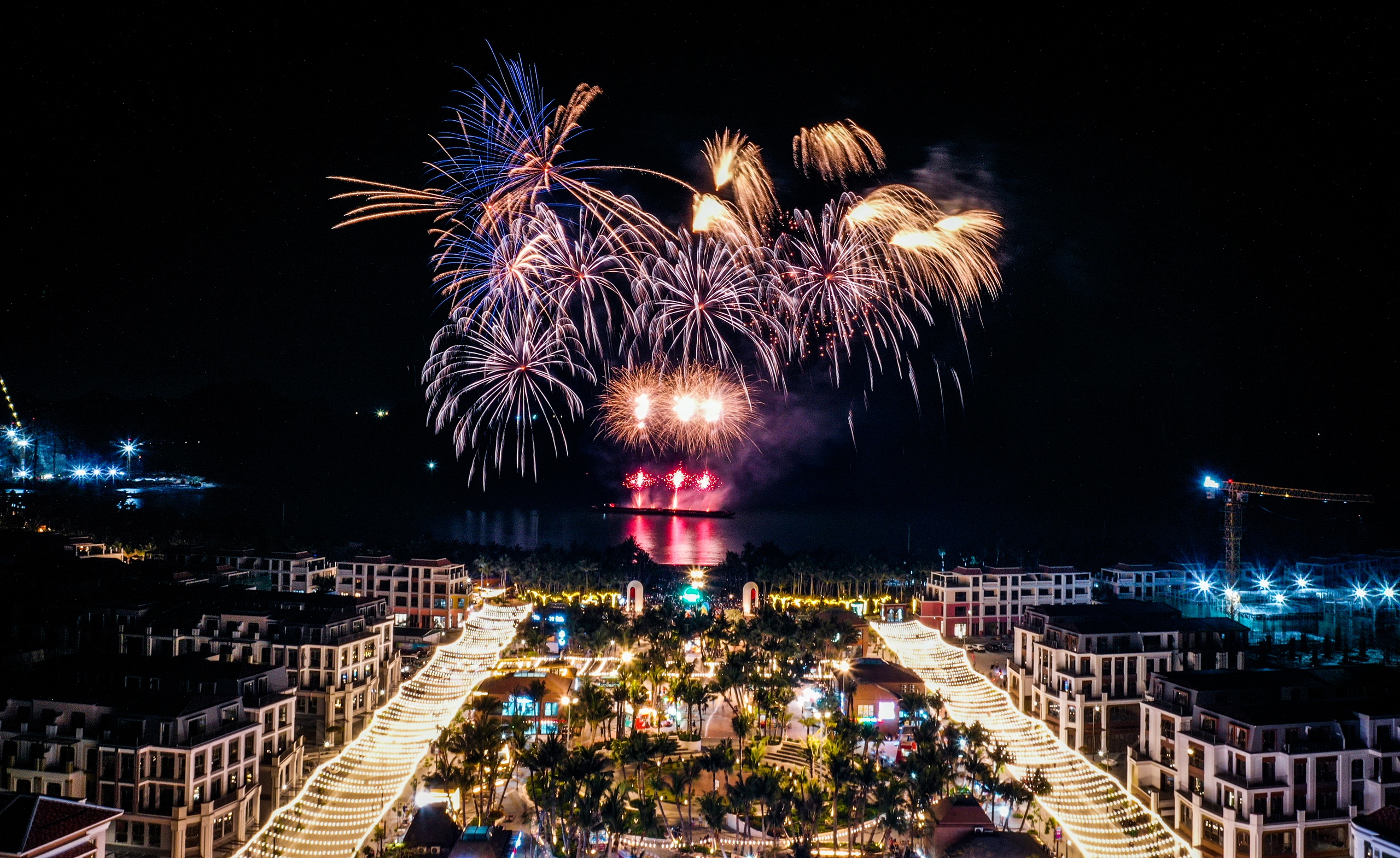 Sun Group khai trương tổ hợp giải tr&iacute; ẩm thực VUI-Fest b&ecirc;n bờ di sản Thế giới - Ảnh 3.