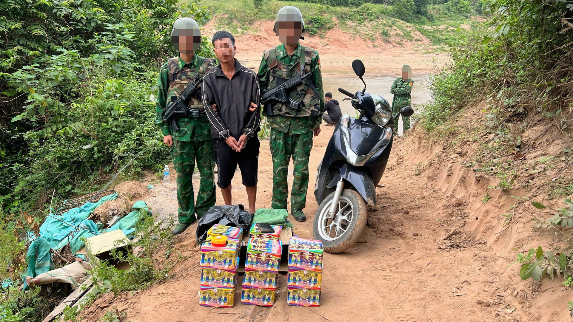 Vừa bị phạt 50 triệu, người đàn ông lại "làm liều" - Ảnh 1.
