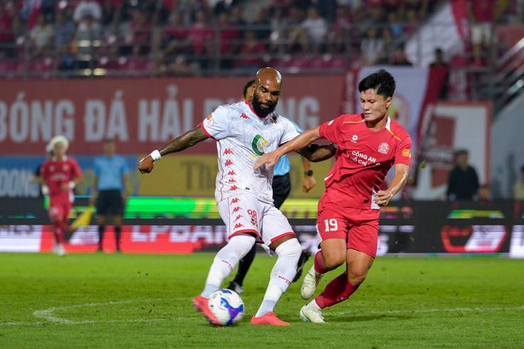 "Ngoại binh" Hải Phòng FC: Từ bỡ ngỡ đến tình yêu với bóng đá Việt Nam - Ảnh 3.
