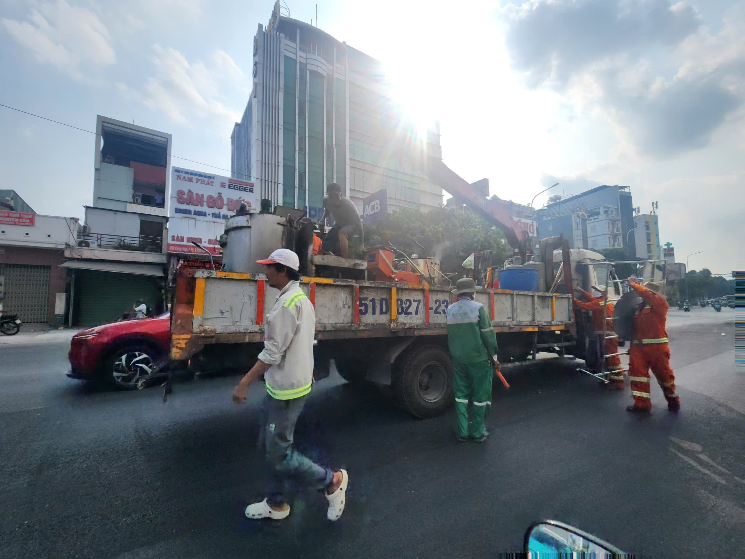 Dỡ 3 km dải phân cách, Cộng Hòa thông thoáng hơn - Ảnh 3.