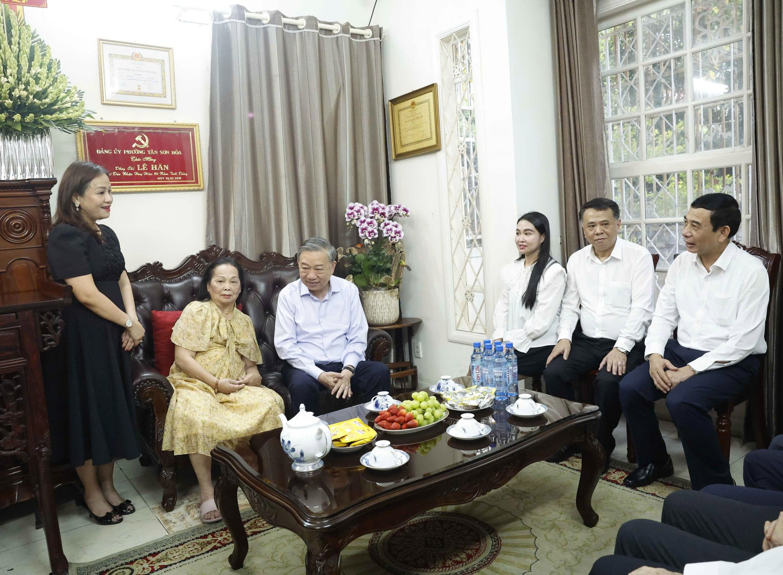 Tổng B&iacute; thư, Chủ tịch nước T&ocirc; L&acirc;m d&acirc;ng hương tưởng nhớ c&aacute;c l&atilde;nh đạo tiền bối - Ảnh 2.