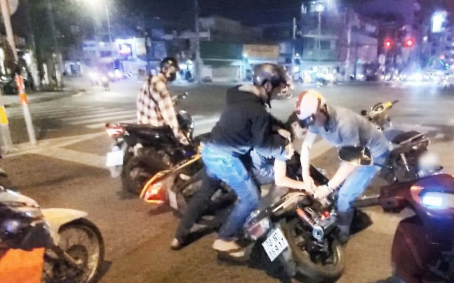 Ca sĩ Ngô Kiến Huy tham gia câu lạc bộ tại Công an TPHCM - Ảnh 7.
