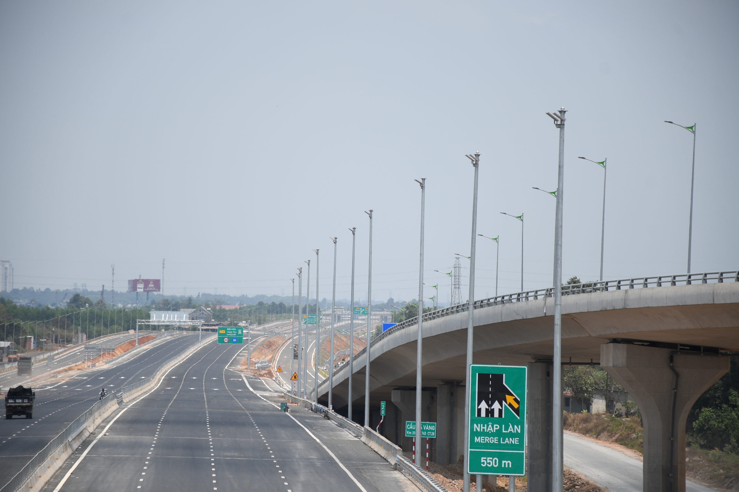 Cao tốc Bi&ecirc;n H&ograve;a - Vũng T&agrave;u chốt th&ocirc;ng xe dự &aacute;n th&agrave;nh phần 2 v&agrave; 3 đ&ecirc;m 29-4 - Ảnh 6.
