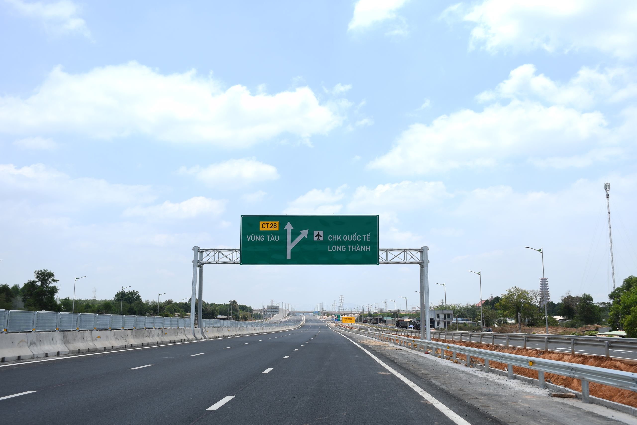 Cao tốc Bi&ecirc;n H&ograve;a - Vũng T&agrave;u chốt th&ocirc;ng xe dự &aacute;n th&agrave;nh phần 2 v&agrave; 3 đ&ecirc;m 29-4 - Ảnh 9.