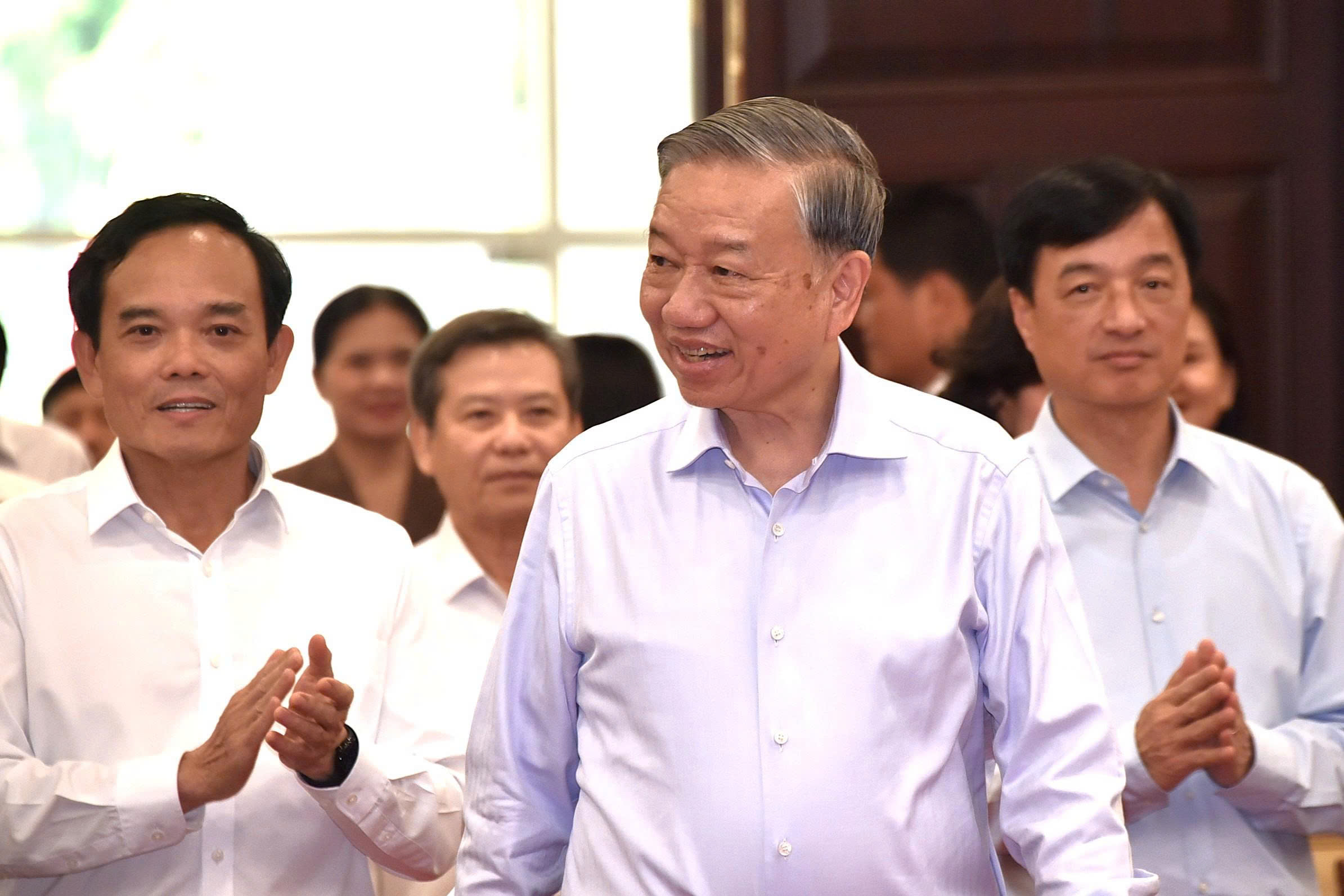B&iacute; thư th&agrave;nh ủy TPHCM Trần Lưu Quang cam kết tăng trưởng 2 con số năm 2026 - Ảnh 1.