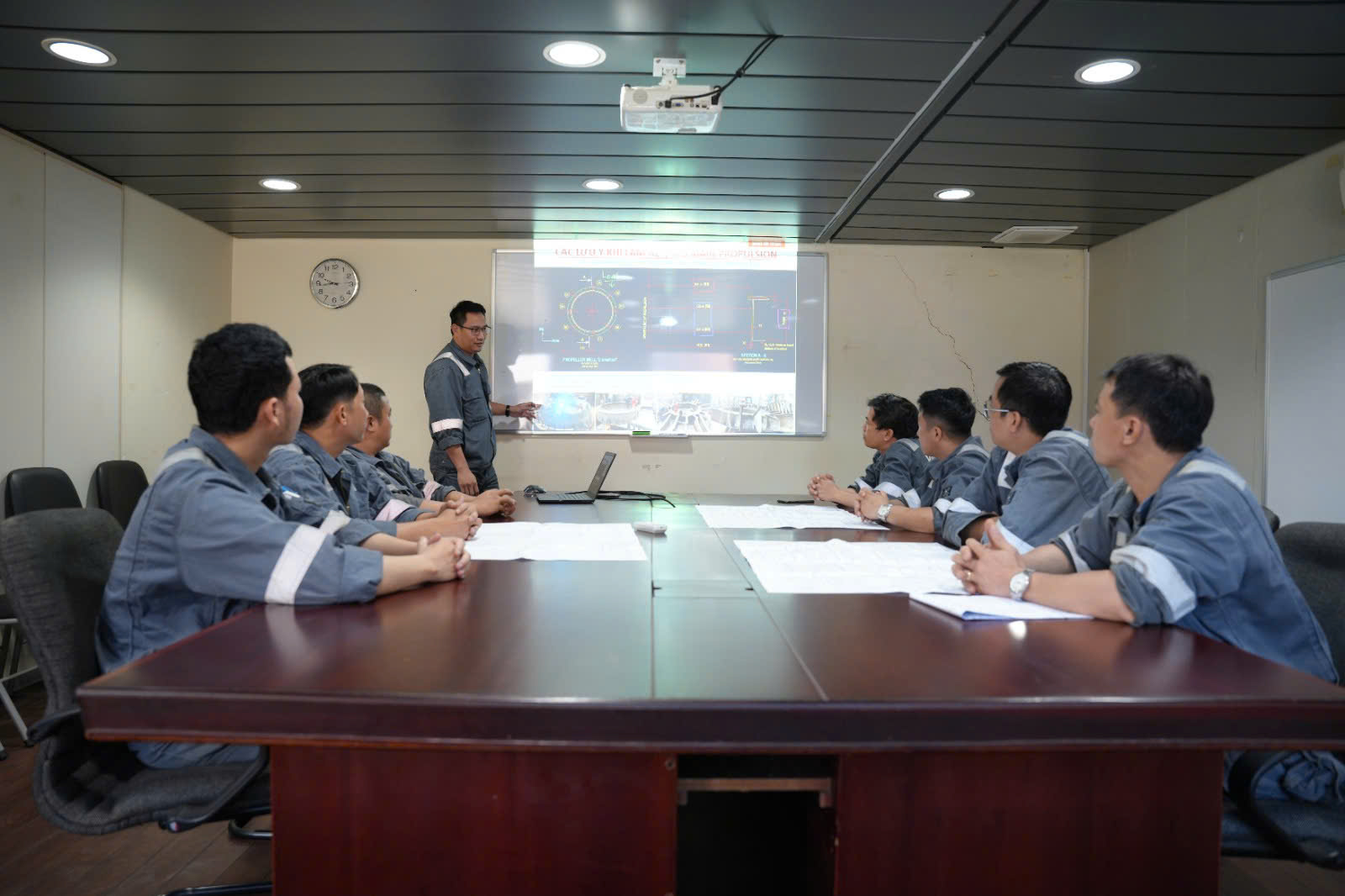 Thi đua lao động giỏi, sáng tạo: Động lực phát triển doanh nghiệp và TP HCM - Ảnh 3.