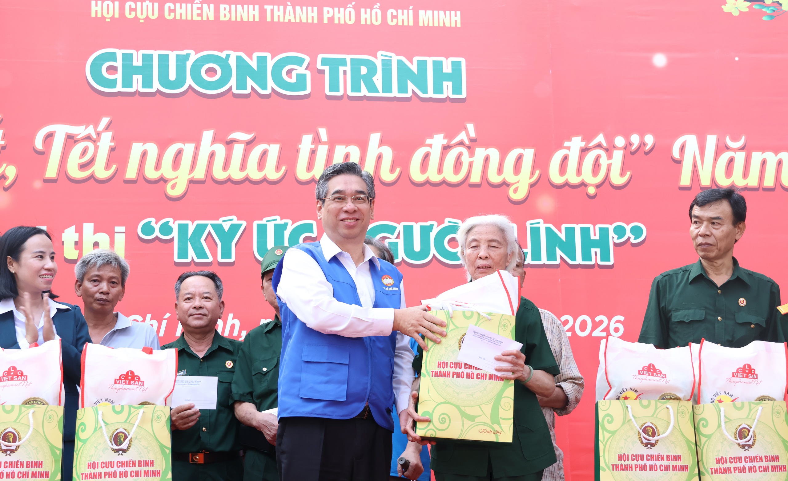 Không để ai bị bỏ lại phía sau: TPHCM dệt lưới an sinh, giữ nhịp lòng dân - Ảnh 7.