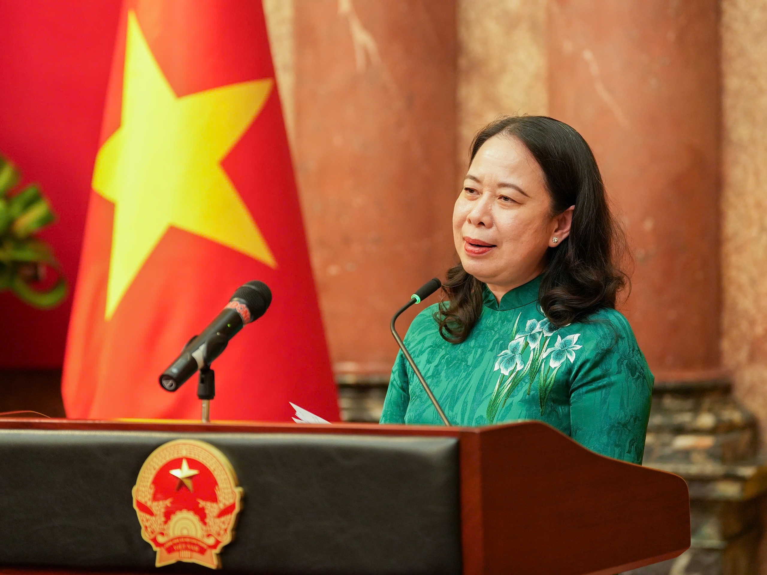 Ph&oacute; Chủ tịch nước V&otilde; Thị &Aacute;nh Xu&acirc;n gặp mặt c&aacute;c Chủ tịch C&ocirc;ng đo&agrave;n cơ sở suất sắc ti&ecirc;u biểu - Ảnh 4.