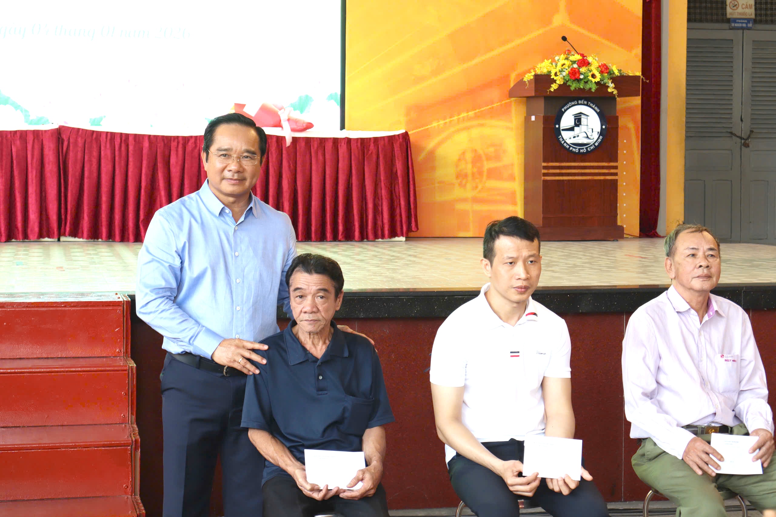 Không để ai bị bỏ lại phía sau: TPHCM dệt lưới an sinh, giữ nhịp lòng dân - Ảnh 2.