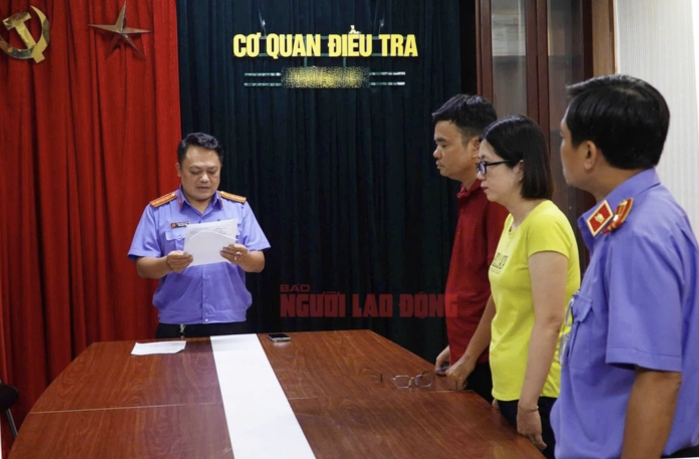 4 cựu c&aacute;n bộ bị khởi tố li&ecirc;n quan vụ nữ sinh tử vong ở Vĩnh Long: Tr&aacute;ch nhiệm bồi thường ra sao? - Ảnh 1.