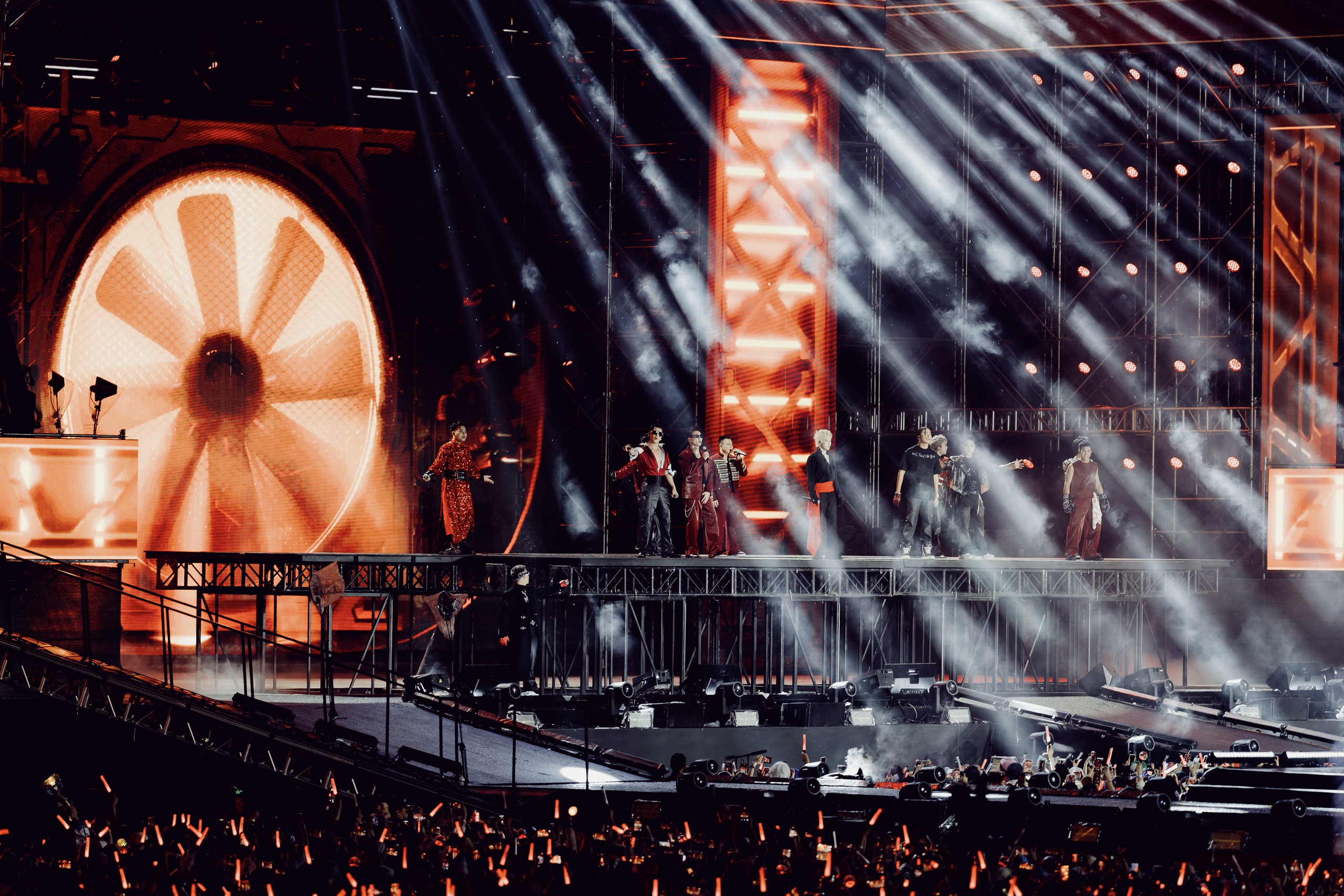 "Gai Home" concert: Kh&eacute;p lại h&agrave;nh tr&igrave;nh rực rỡ của Anh trai vượt ng&agrave;n ch&ocirc;ng gai 2024  - Ảnh 38.