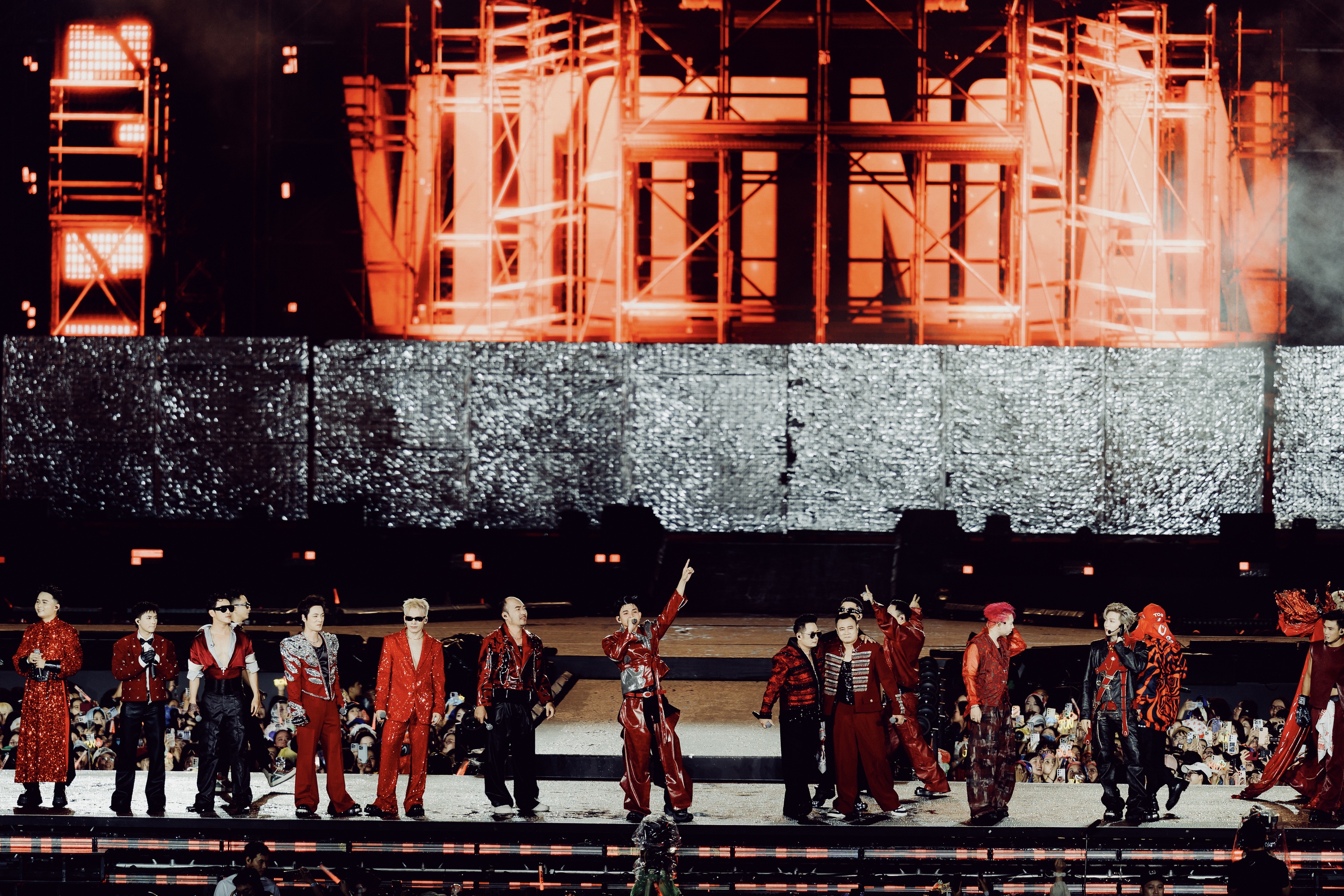 "Gai Home" concert: Kh&eacute;p lại h&agrave;nh tr&igrave;nh rực rỡ của Anh trai vượt ng&agrave;n ch&ocirc;ng gai 2024  - Ảnh 2.