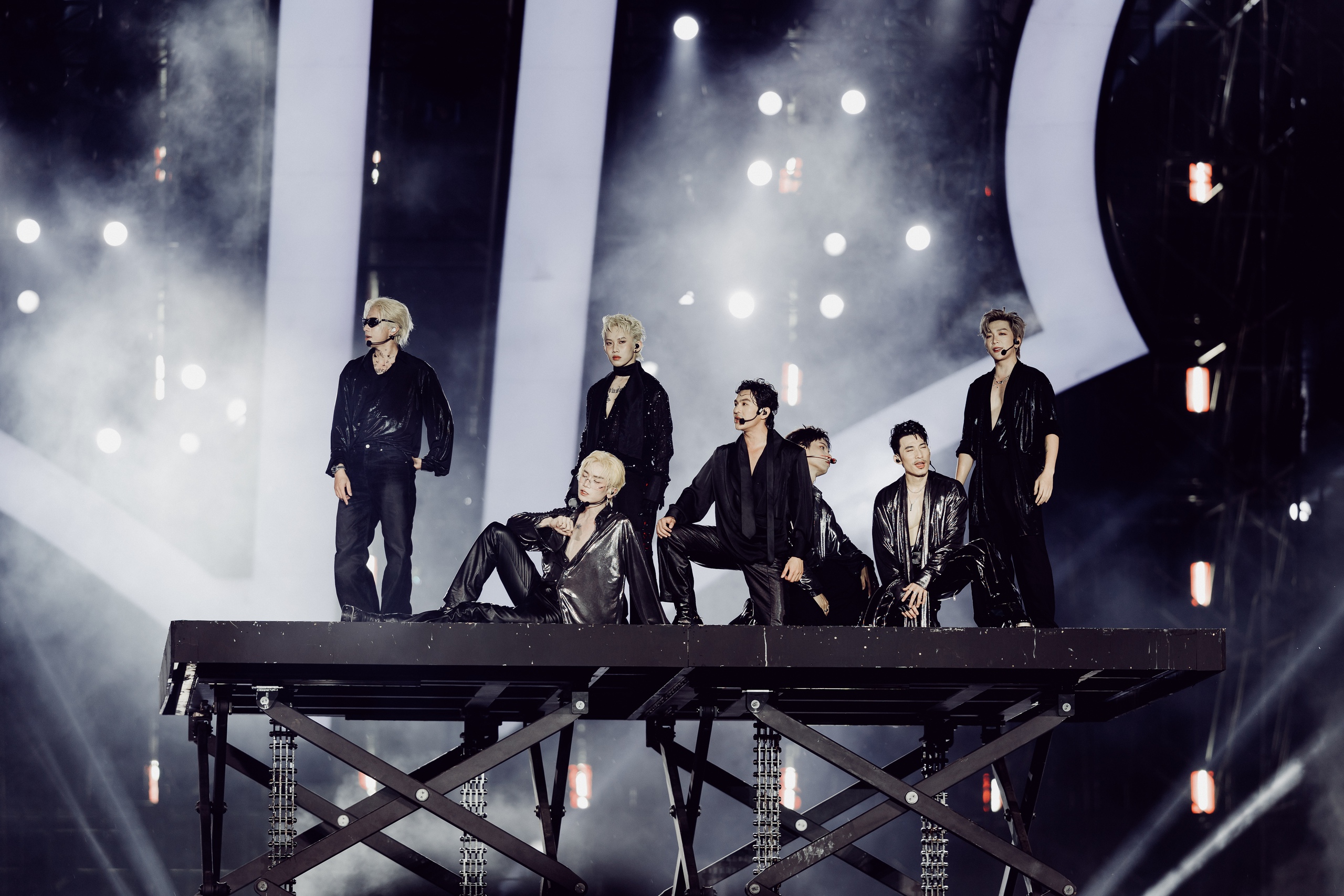 "Gai Home" concert: Kh&eacute;p lại h&agrave;nh tr&igrave;nh rực rỡ của Anh trai vượt ng&agrave;n ch&ocirc;ng gai 2024  - Ảnh 9.