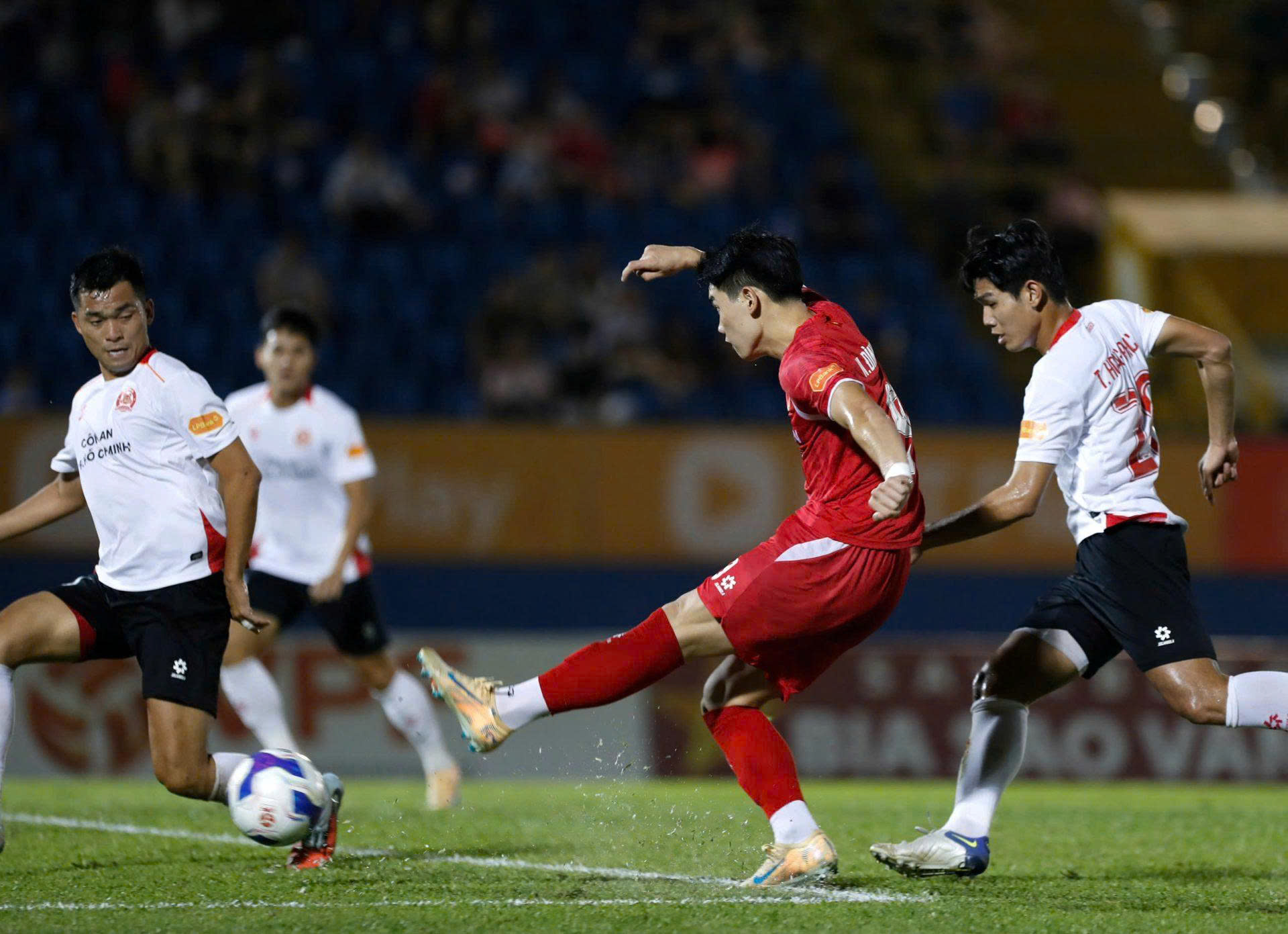V-League 2025-2026: Ch&acirc;n s&uacute;t nội trở lại đường đua - Ảnh 1.